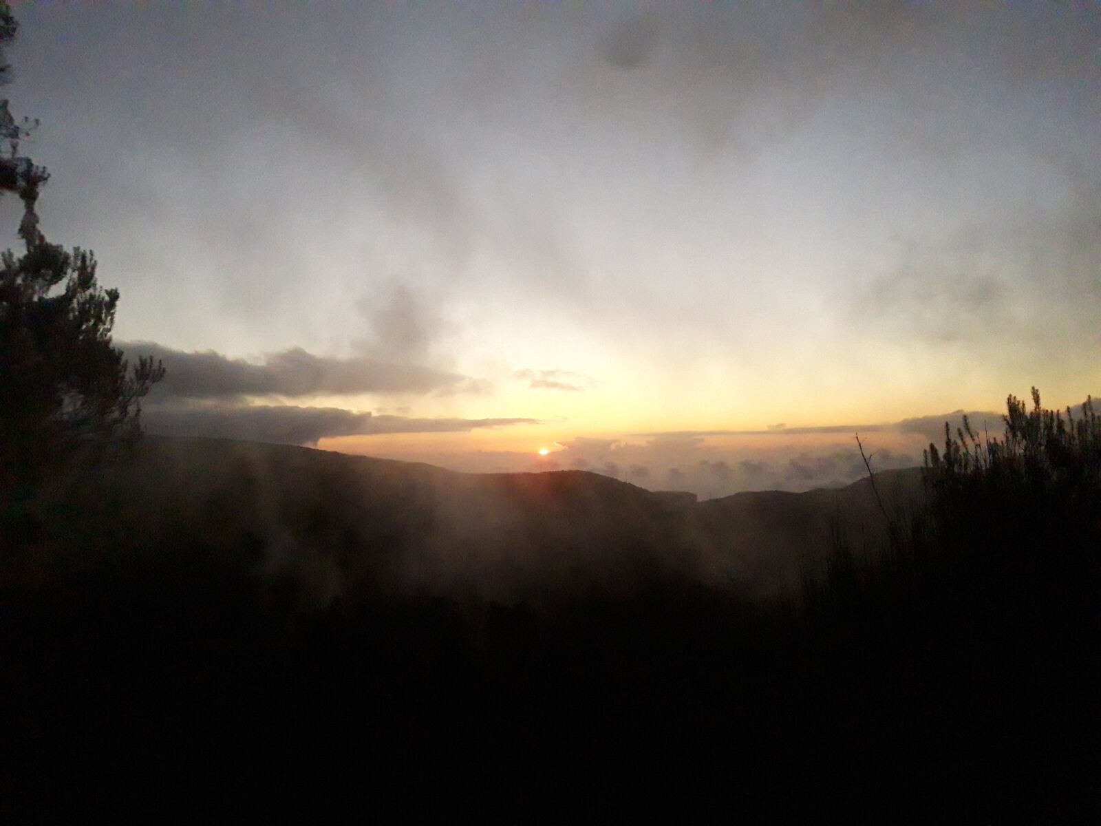 Samsung Galaxy A6 sample photo. Sunset, mountains, clouds photography