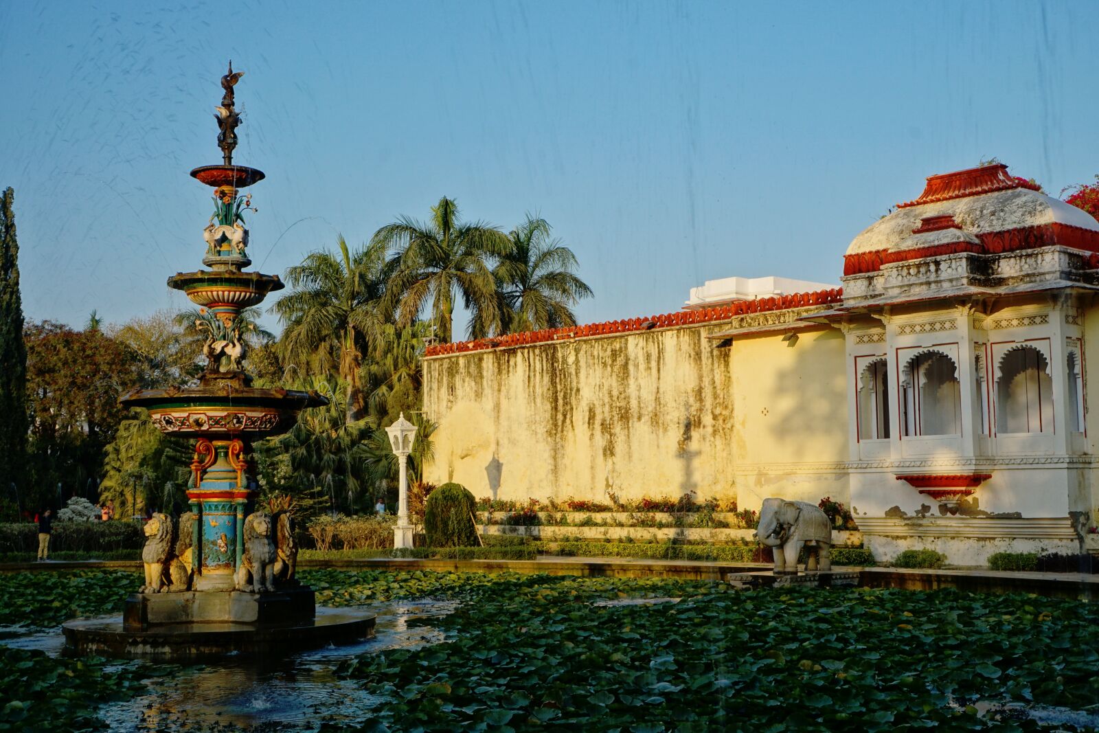 Sony a6000 + Sony E 18-55mm F3.5-5.6 OSS sample photo. Fountain, architecture, travel photography