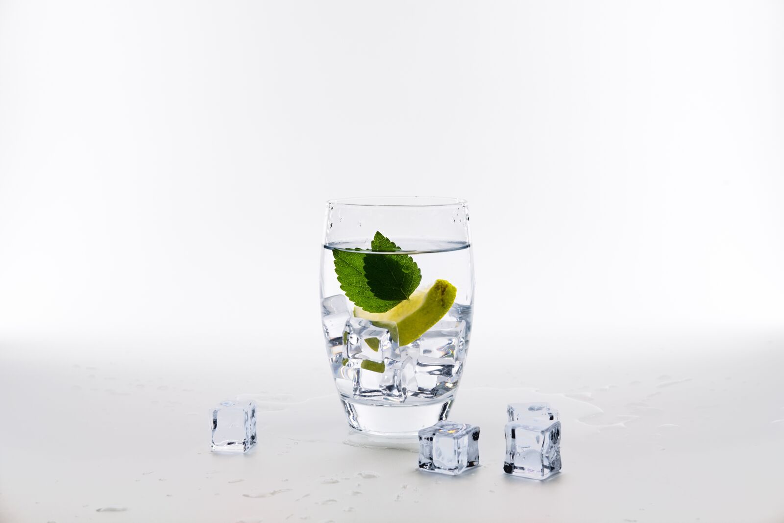 Fujifilm X-T2 + Fujifilm XF 35mm F2 R WR sample photo. Water, refreshment, drink photography