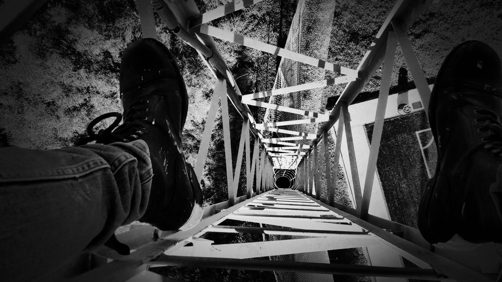 Panasonic Lumix DMC-FZ200 sample photo. People, climbing, tower photography