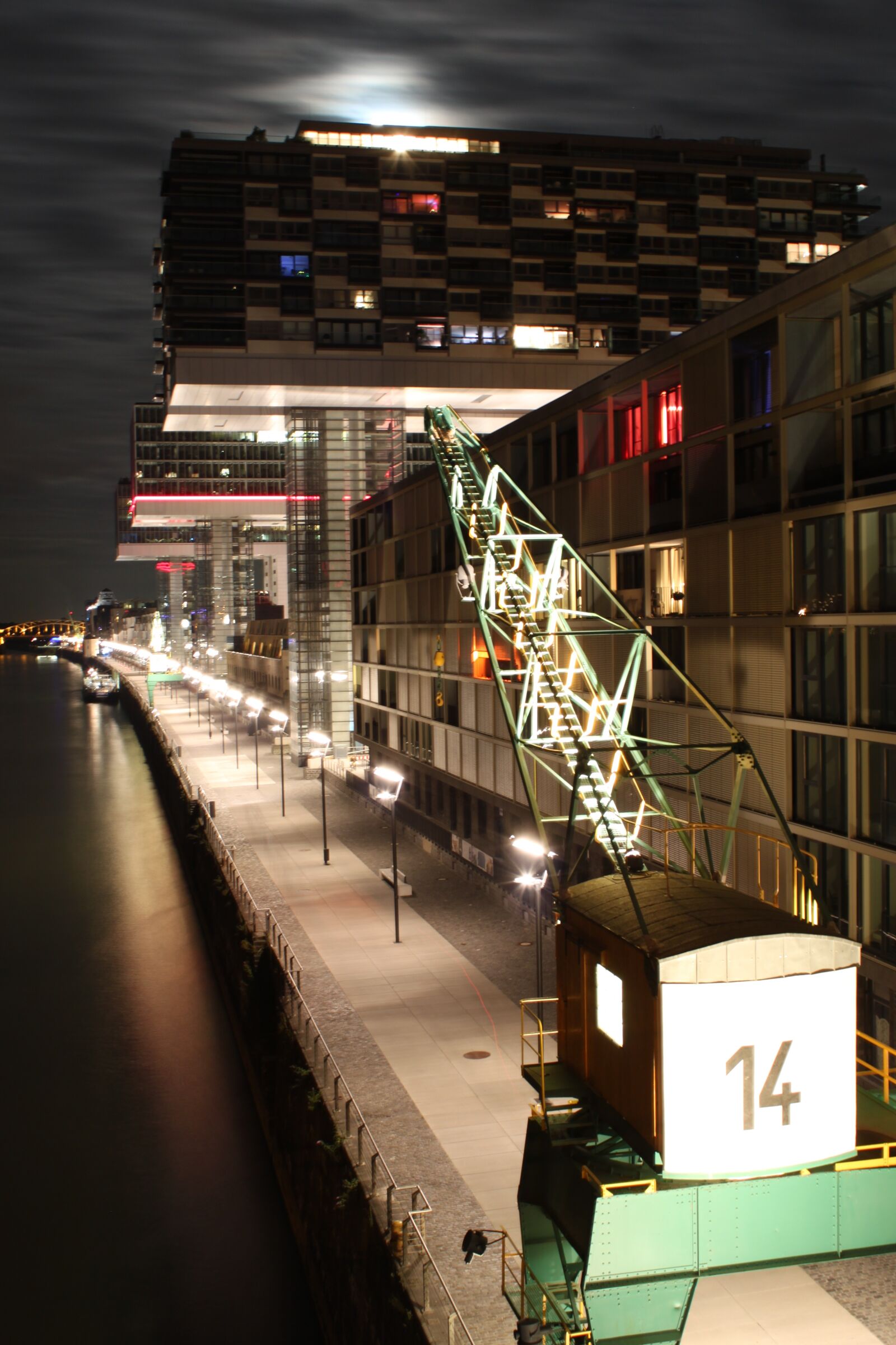 Canon EOS 500D (EOS Rebel T1i / EOS Kiss X3) sample photo. Cologne, crane homes, rheinauhafen photography