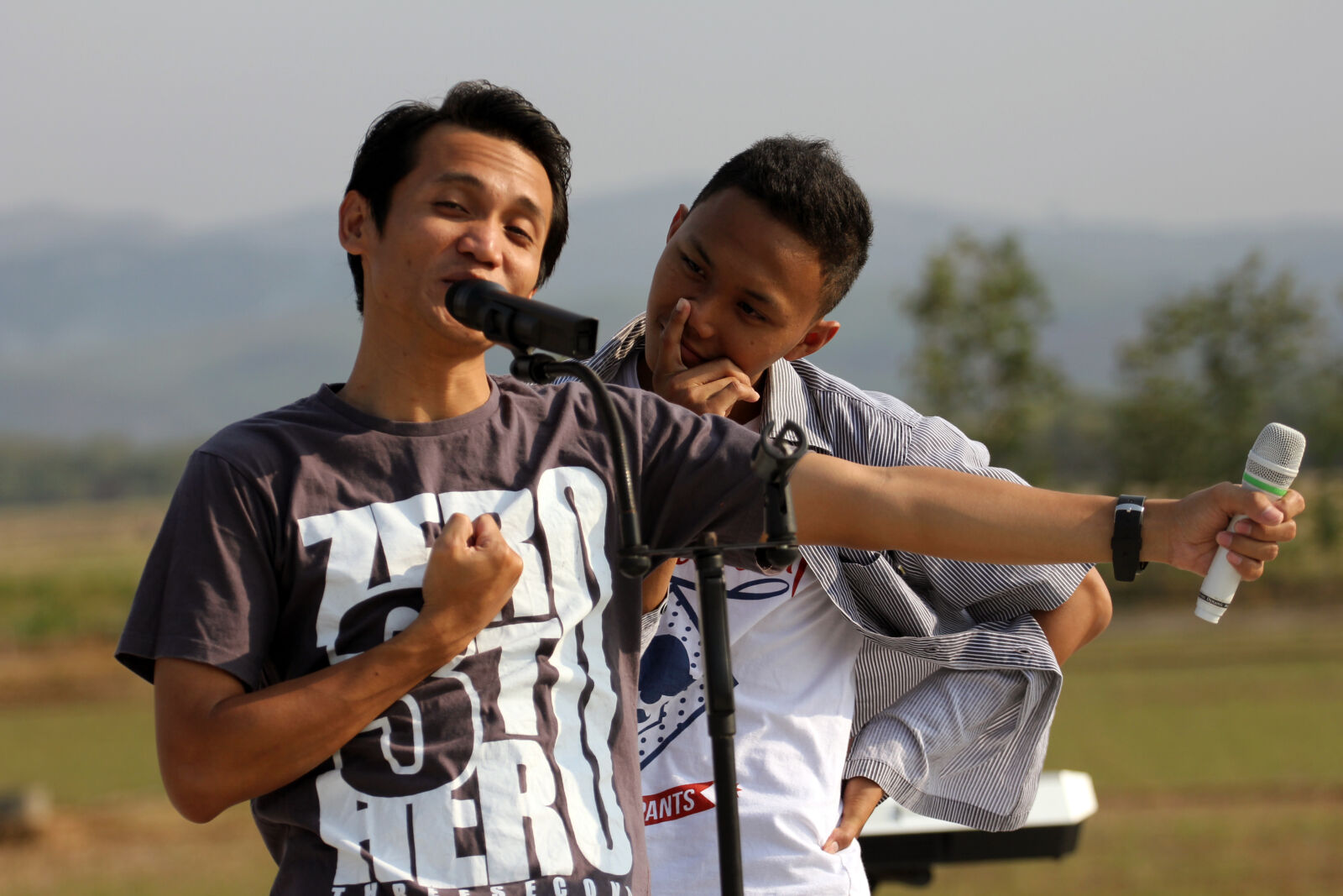 Canon EOS 550D (EOS Rebel T2i / EOS Kiss X4) sample photo. Boys, singing, song photography