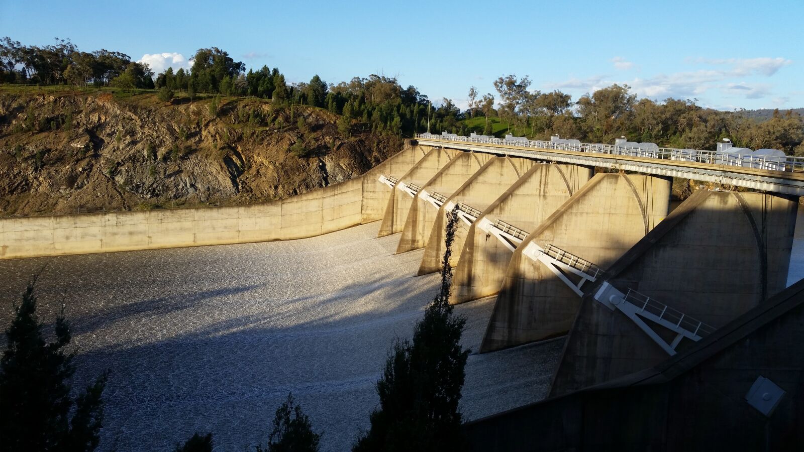 Samsung Galaxy S5 sample photo. Spillway, floodgates, dam photography