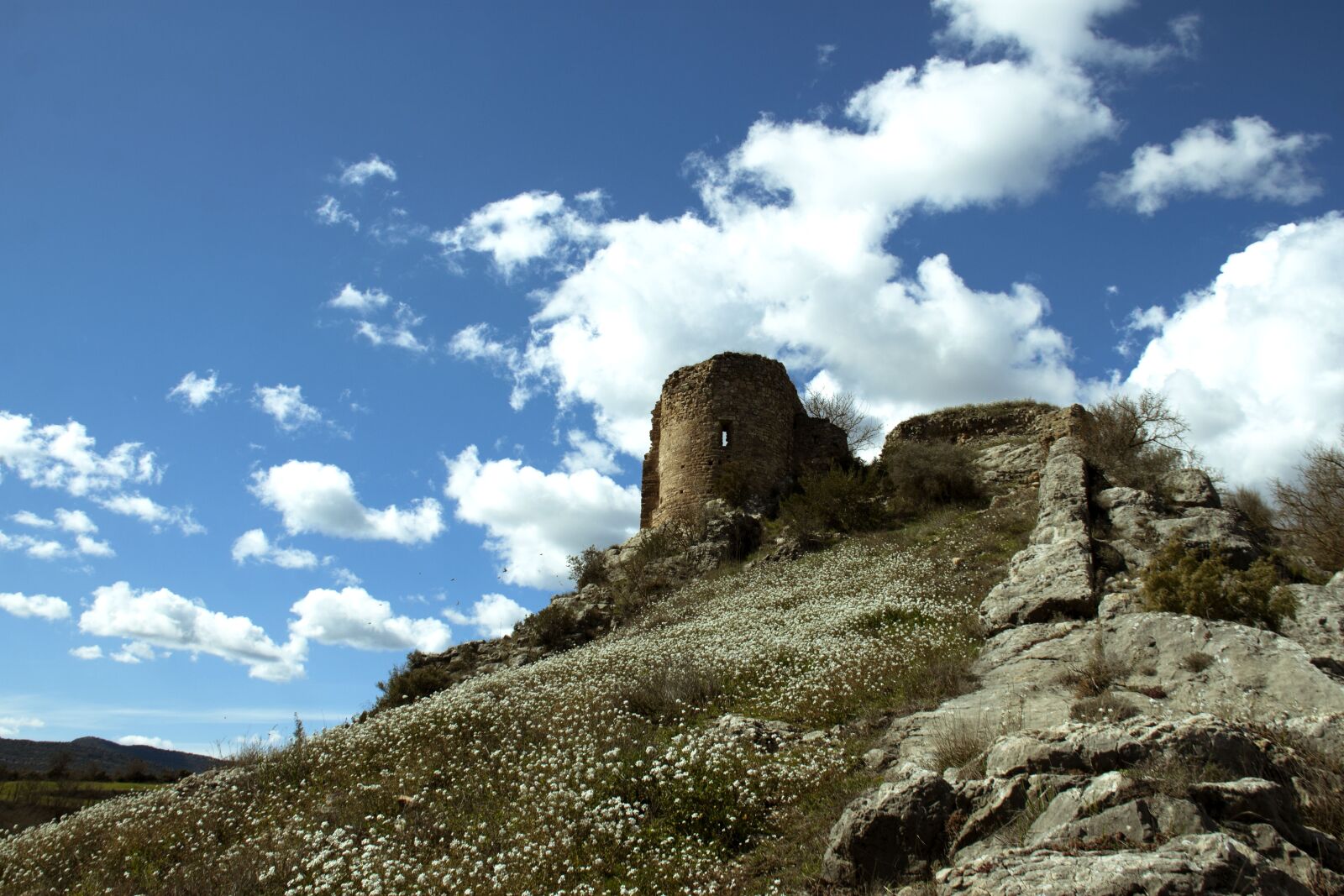 Canon EOS 500D (EOS Rebel T1i / EOS Kiss X3) sample photo. Mountain, castle, tower photography