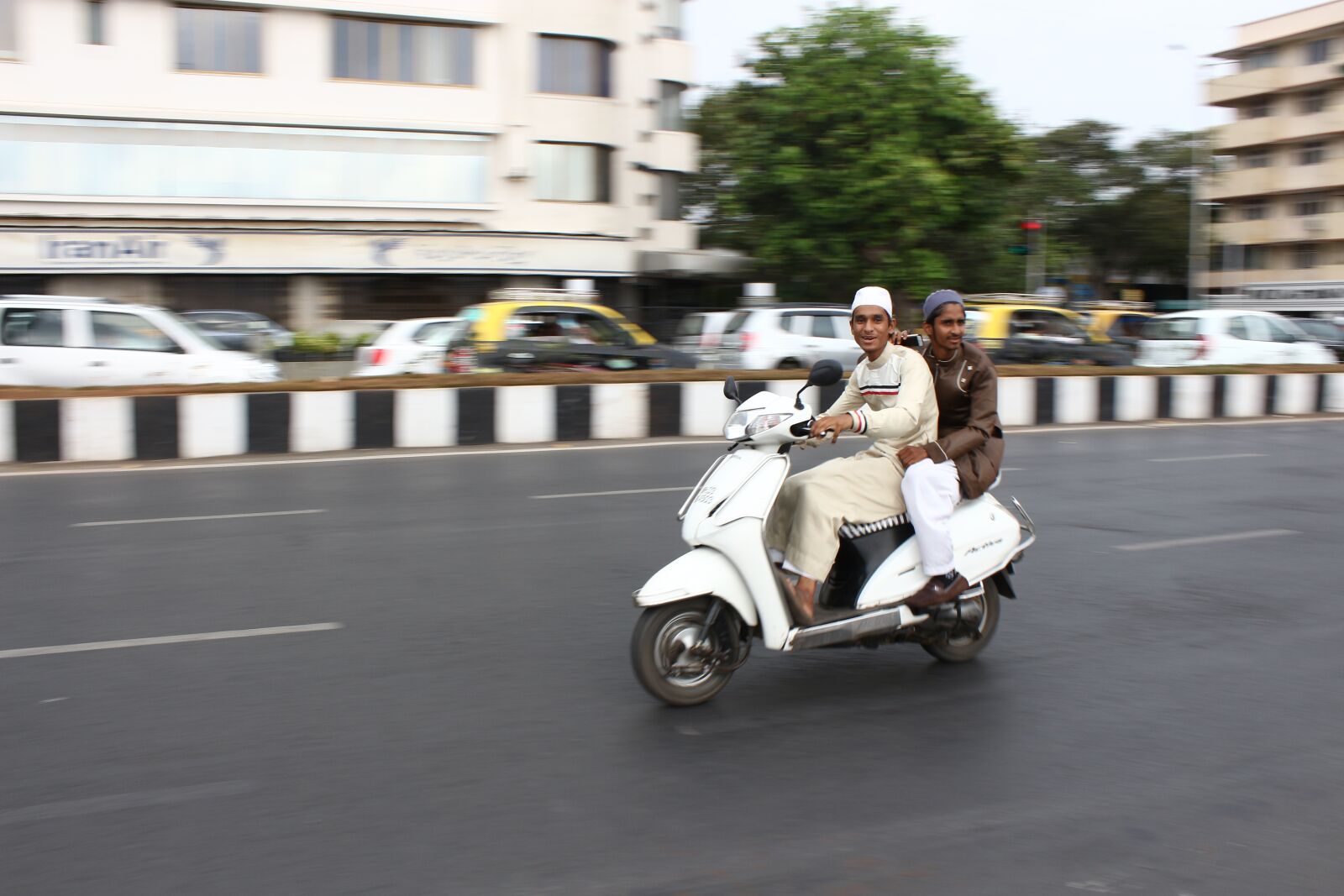 Canon EOS 700D (EOS Rebel T5i / EOS Kiss X7i) sample photo. Bike ride, road, speed photography