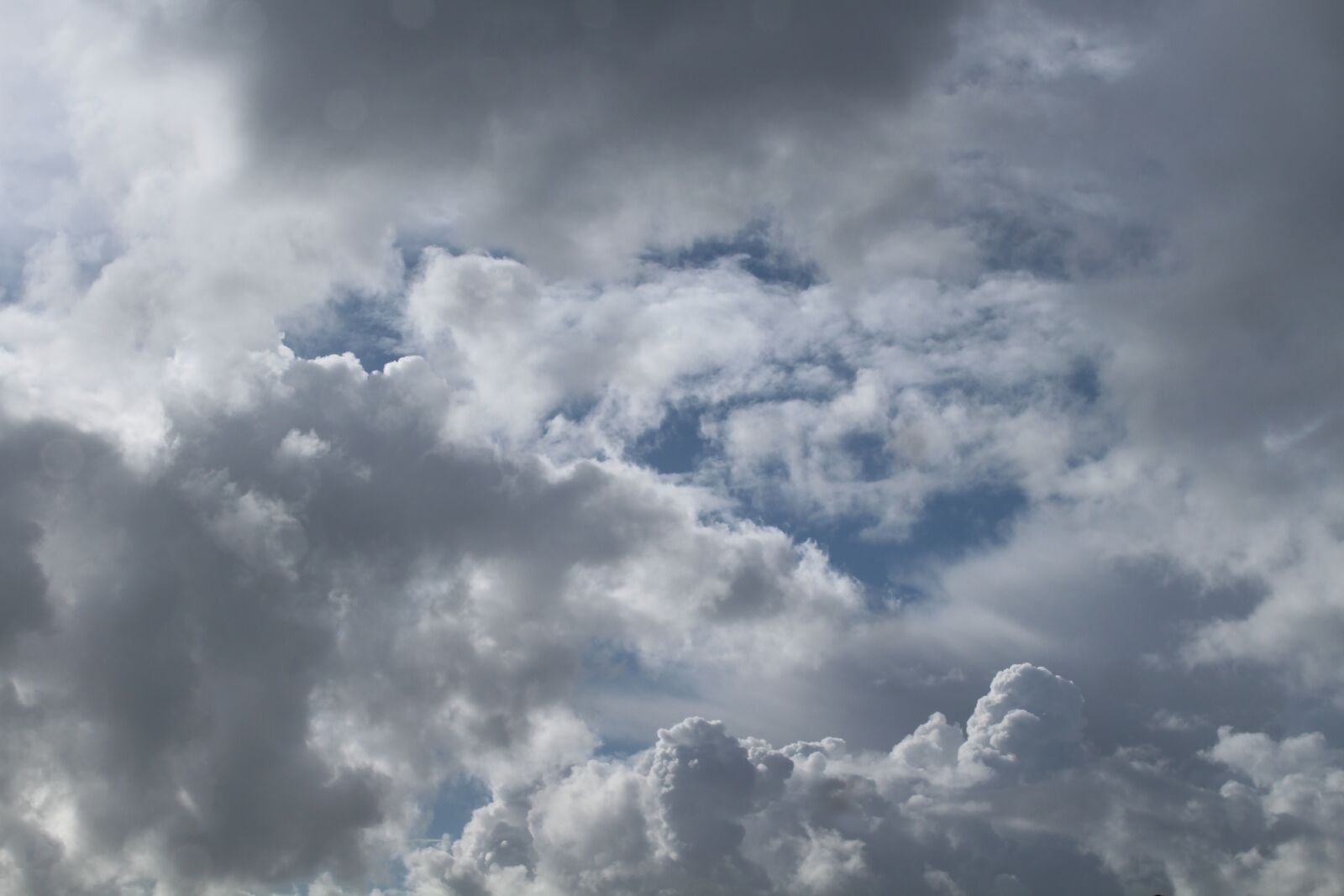 Canon EOS 650D (EOS Rebel T4i / EOS Kiss X6i) sample photo. Clouds, gloomy, dark clouds photography