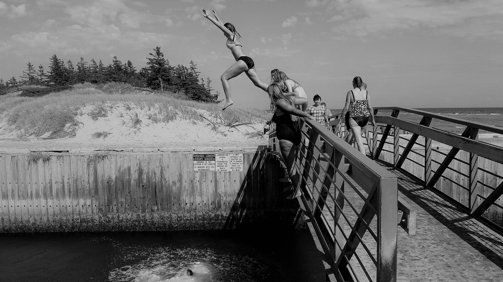 Samsung Galaxy Note4 sample photo. Beach, bridge, summer photography