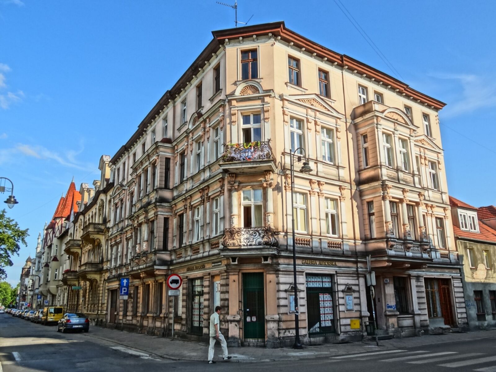 Sony Cyber-shot DSC-HX20V sample photo. Bydgoszcz, cieszkowskiego street, house photography