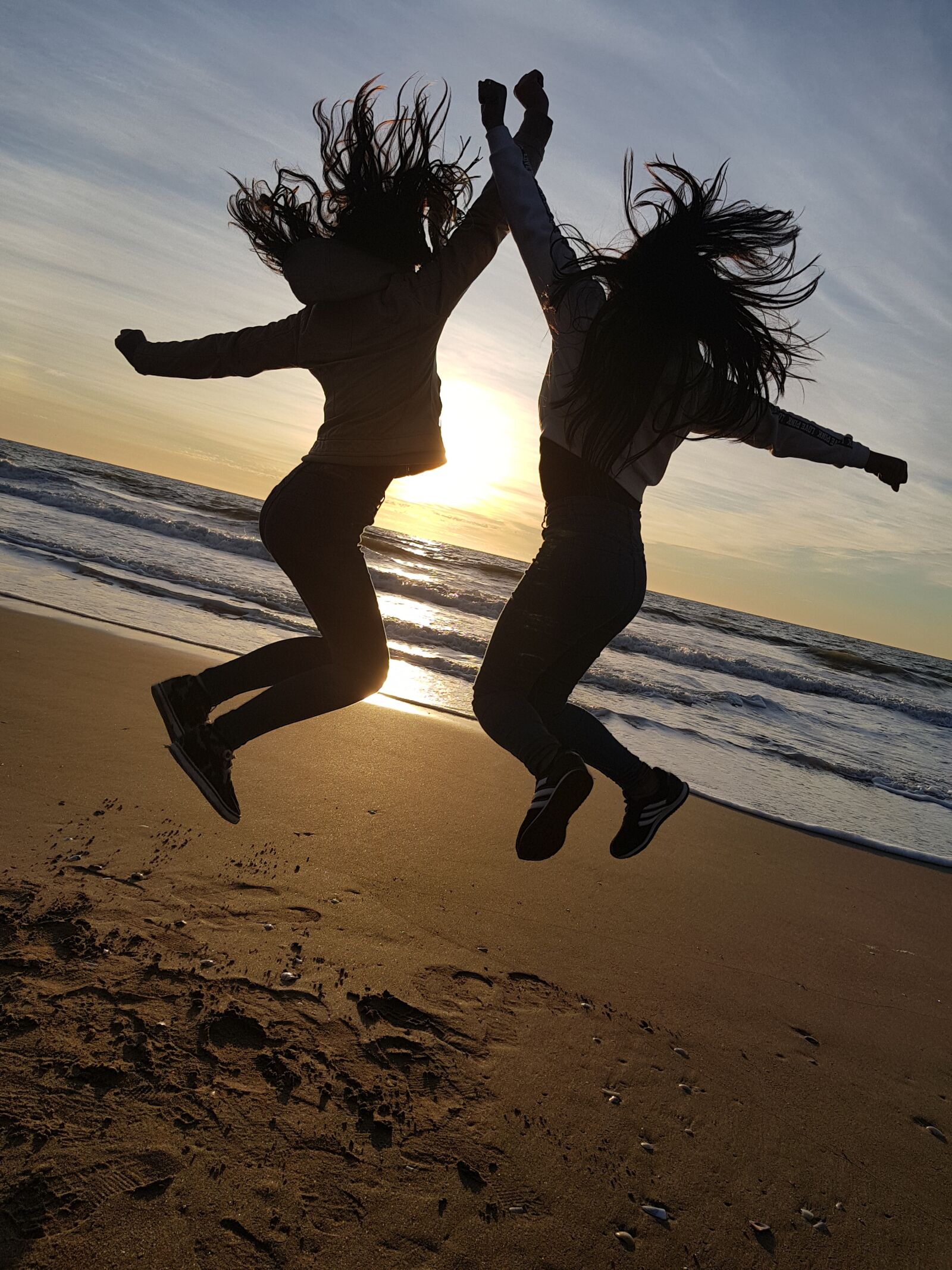 Samsung Galaxy S8 sample photo. Saltando, playa, chicas photography
