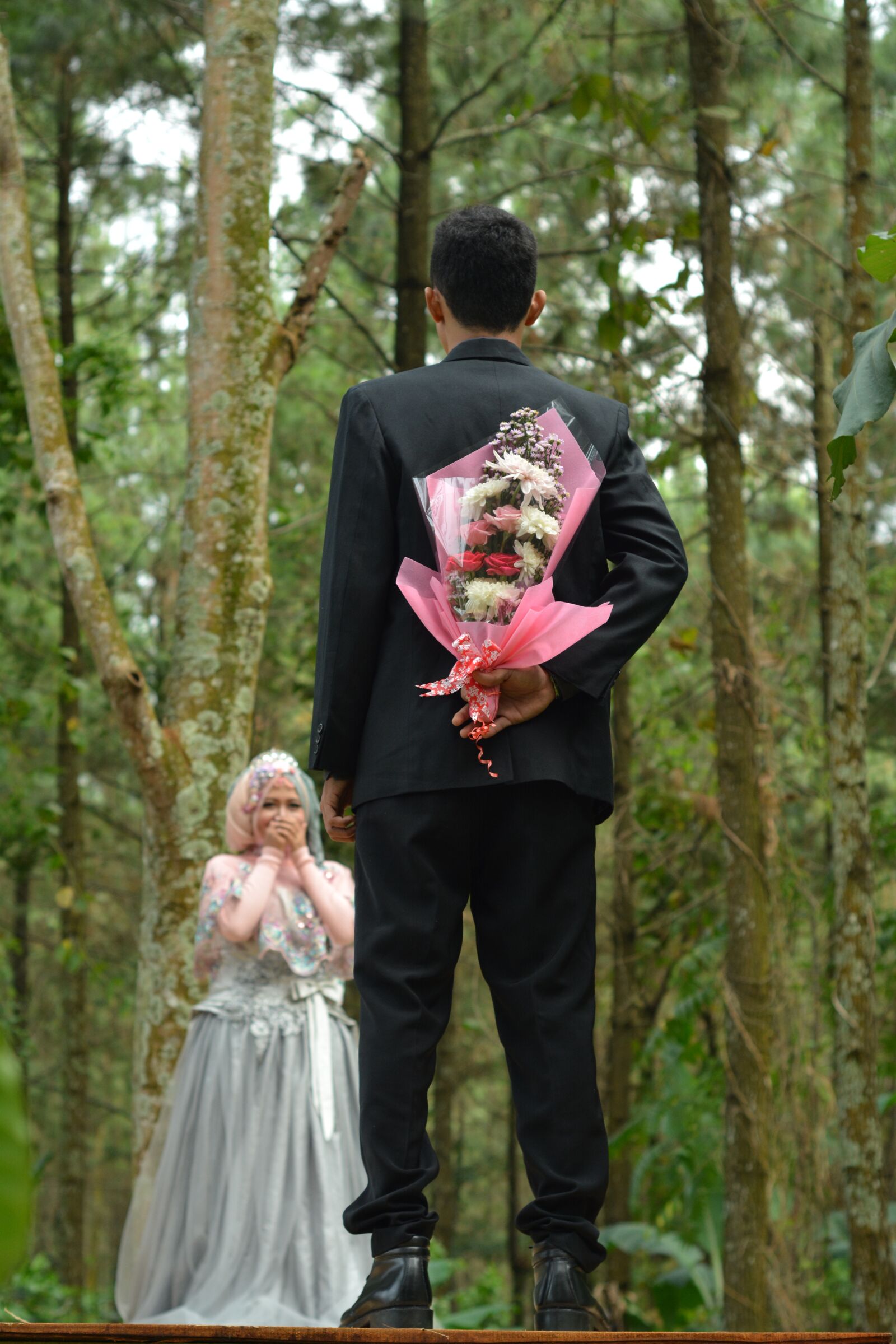 Nikon D5200 sample photo. Surprise, gift, flower photography