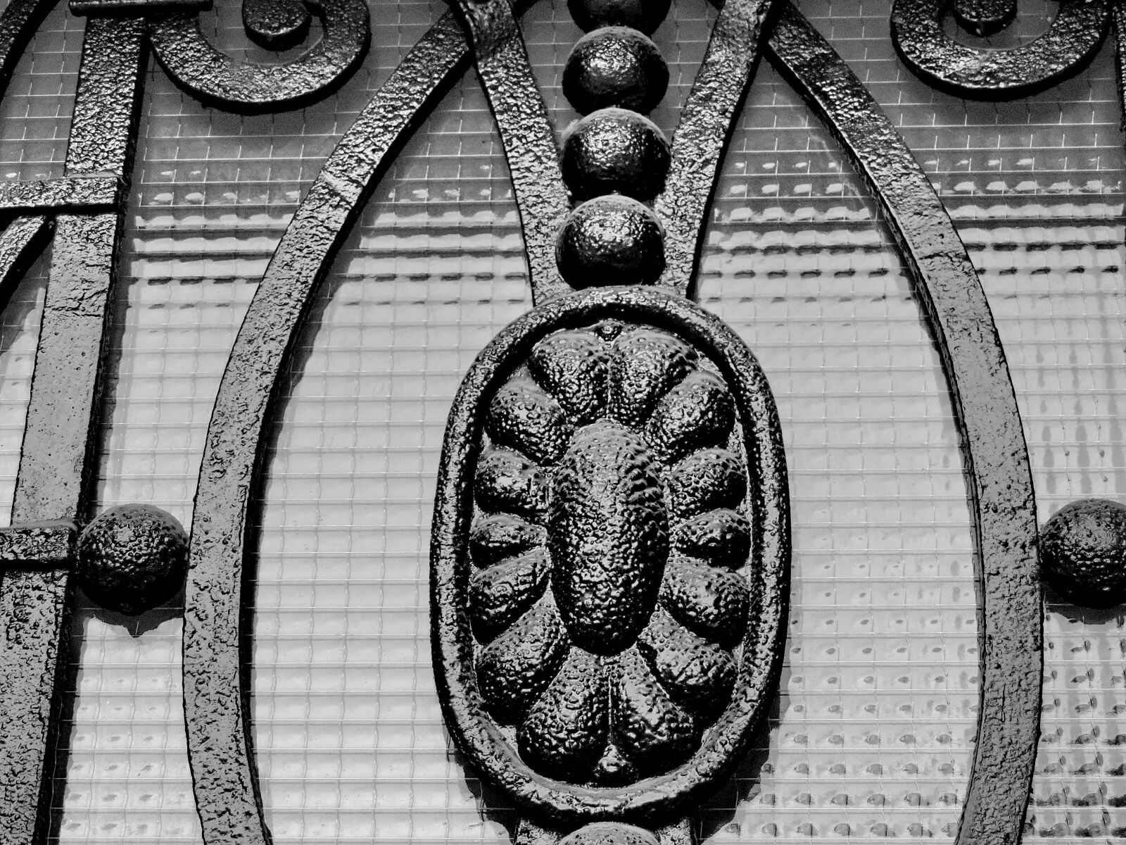 Nikon Coolpix P520 sample photo. Cast iron, old, retro photography