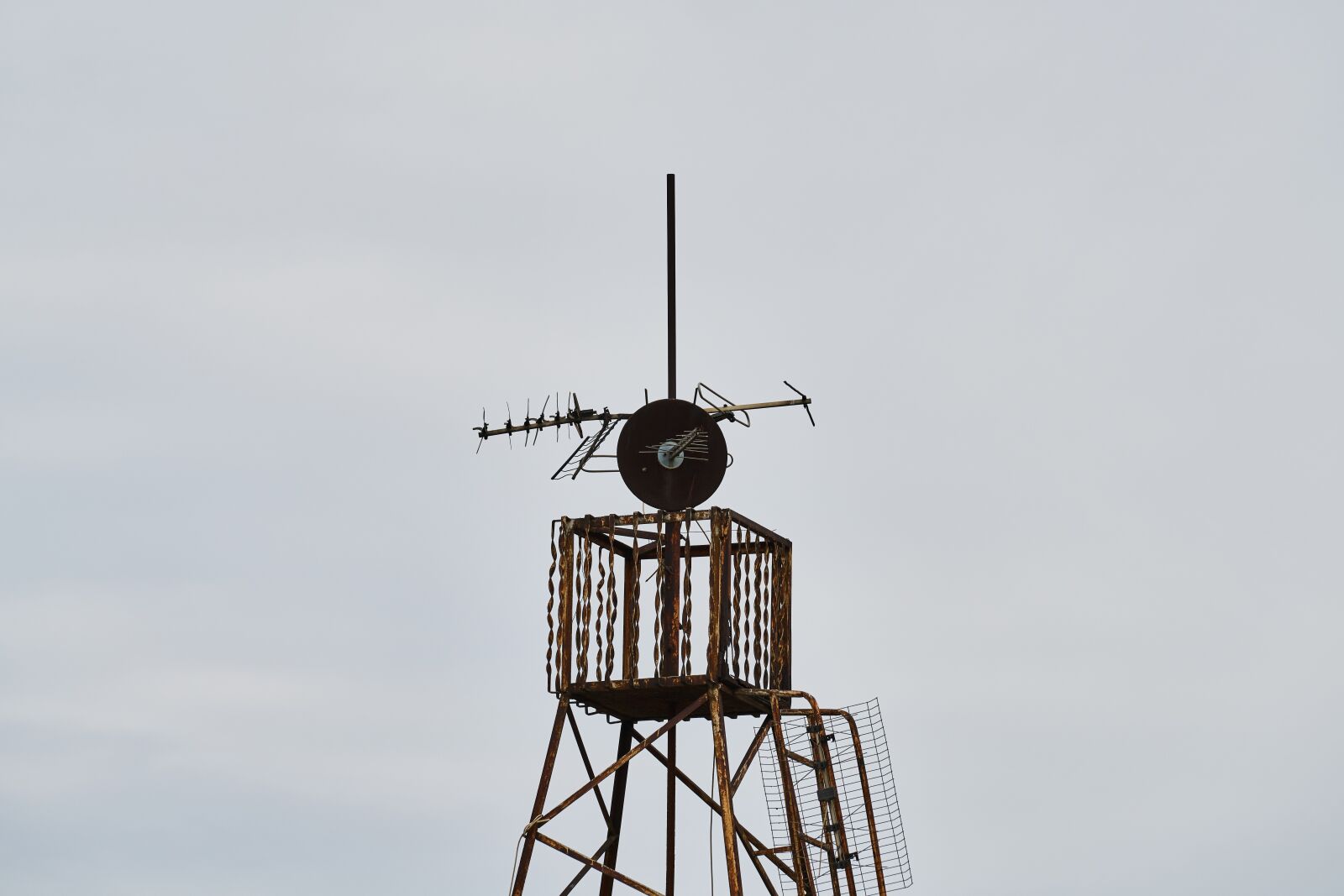 Sony FE 70-200mm F4 G OSS sample photo. Antenna, satellite, radio photography