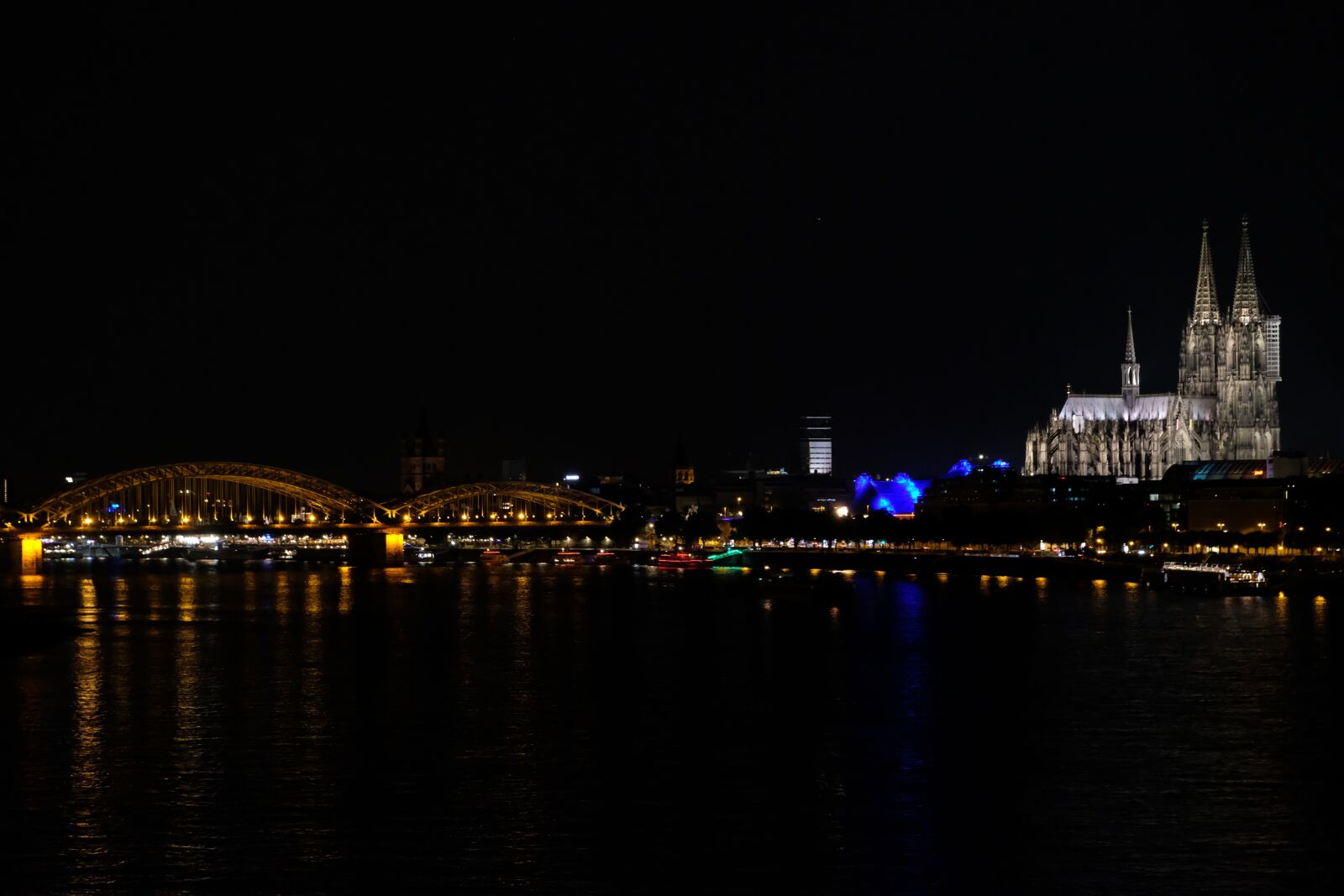 Fujifilm X-T20 + Fujifilm XC 50-230mm F4.5-6.7 OIS sample photo. Cologne, night, hohenzollern bridge photography