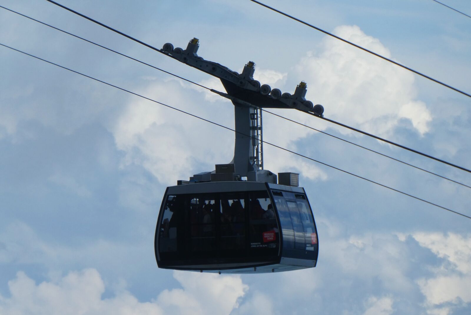 Panasonic Lumix DC-ZS70 (Lumix DC-TZ90) sample photo. Cableway, cabin, nordkettenbahn photography