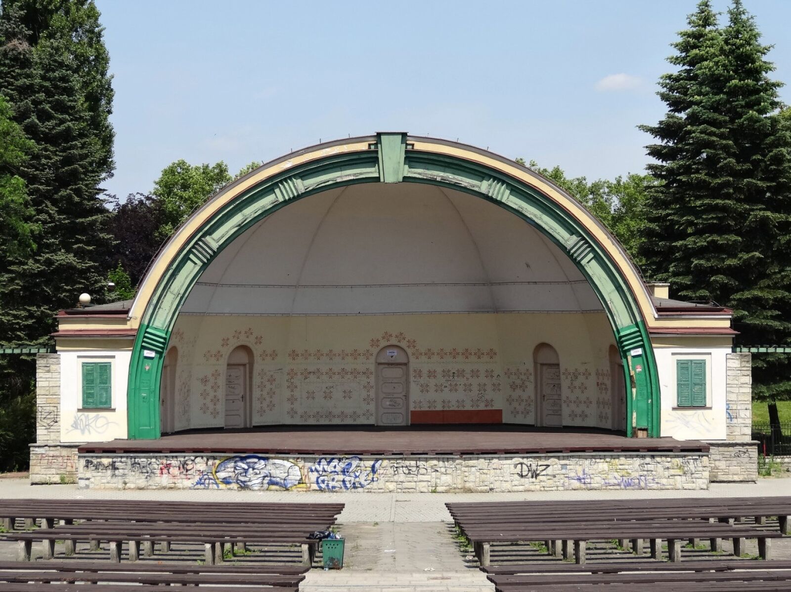 Sony Cyber-shot DSC-HX20V sample photo. Amphitheater, park ludowy, stage photography