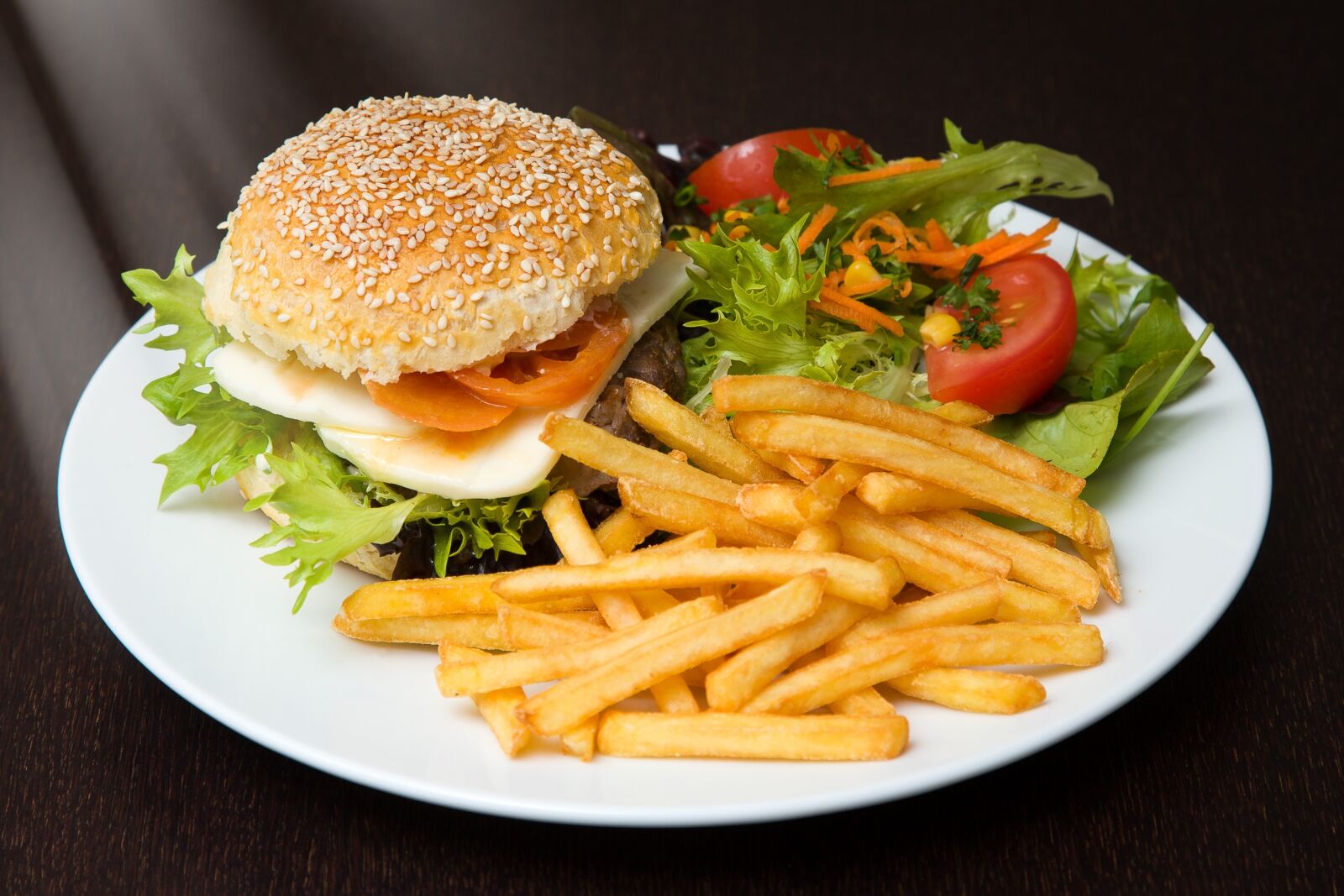 Canon EOS 6D + Canon EF 24-105mm F4L IS USM sample photo. Hamburger, food, burger photography