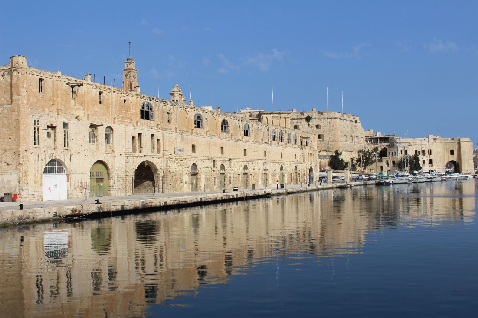 Canon EOS 700D (EOS Rebel T5i / EOS Kiss X7i) sample photo. Cospicua, building, malta photography
