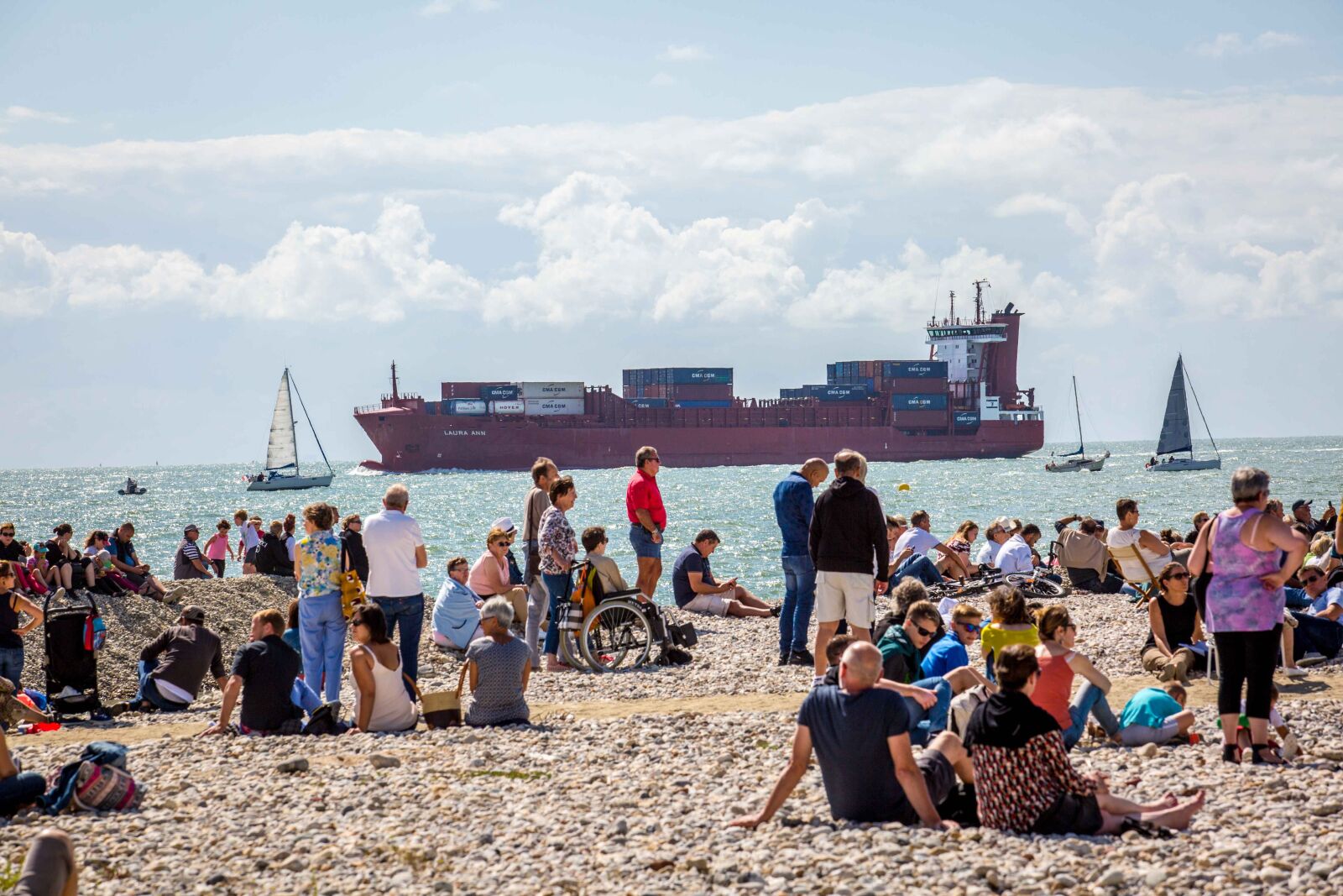 Canon EF 70-200mm F2.8L USM sample photo. Beach, harbour, people photography
