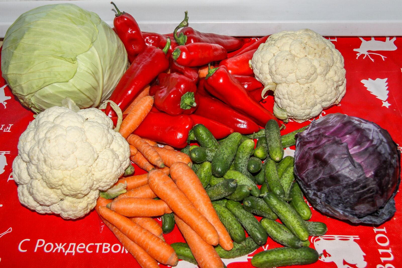 Canon EF-S 17-85mm F4-5.6 IS USM sample photo. Vegetables, carrots, cucumbers photography