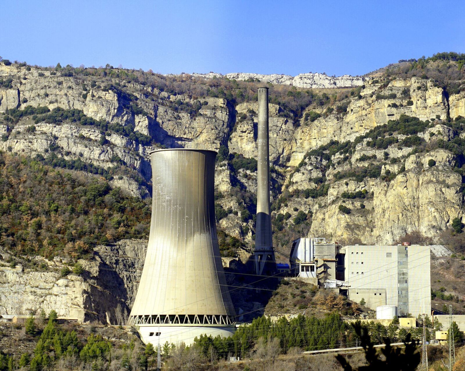 Sony E 16-50mm F3.5-5.6 PZ OSS sample photo. Thermal power plant, coal photography