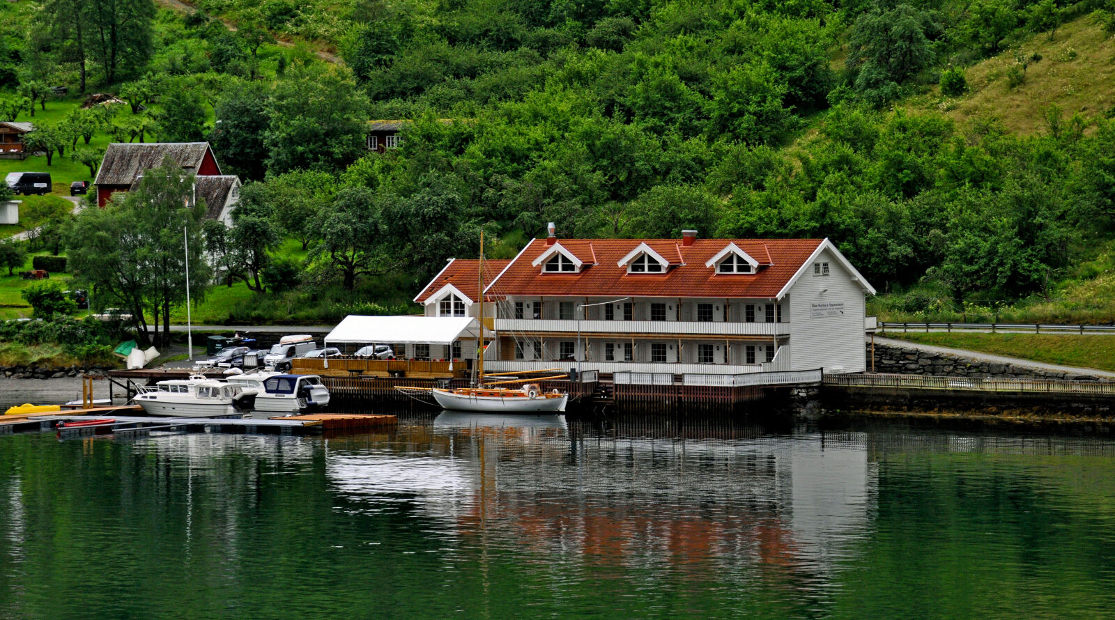 Nikon D90 sample photo. Harbour, refelction, shed, water photography