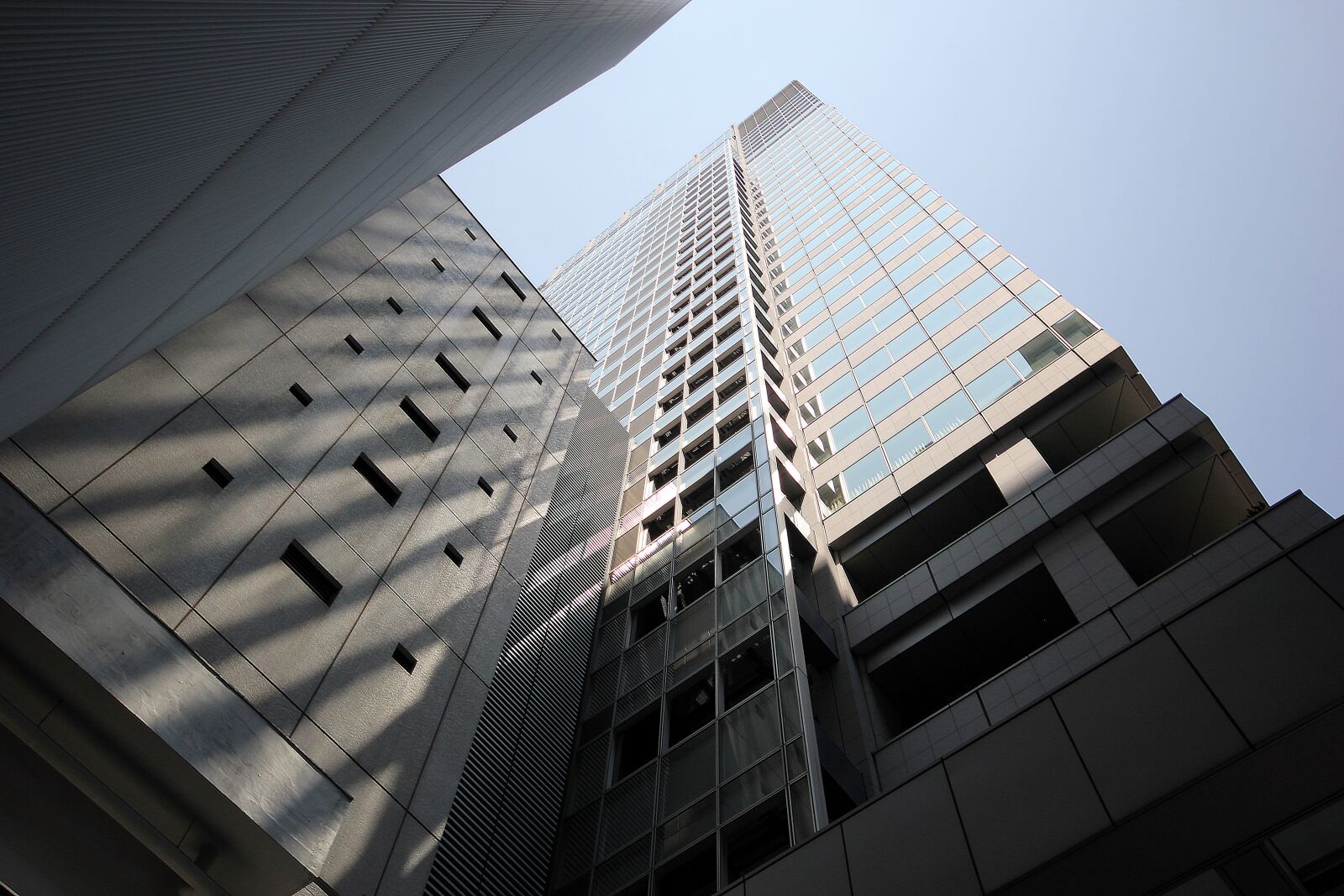 Canon EOS 550D (EOS Rebel T2i / EOS Kiss X4) sample photo. Skyscraper, city, metropolis photography