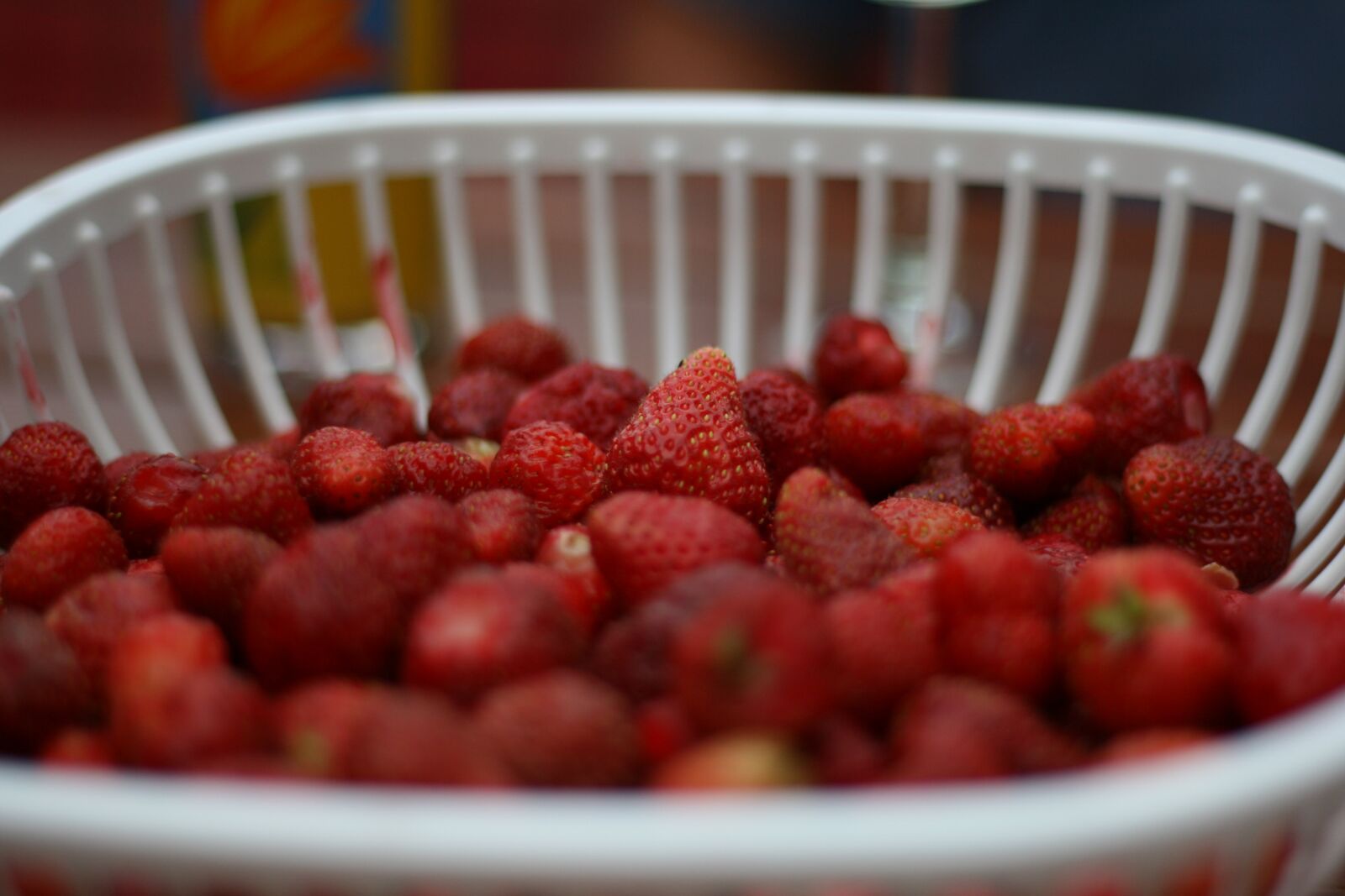 Canon EOS 400D (EOS Digital Rebel XTi / EOS Kiss Digital X) sample photo. Strawberry, basket, fruit photography