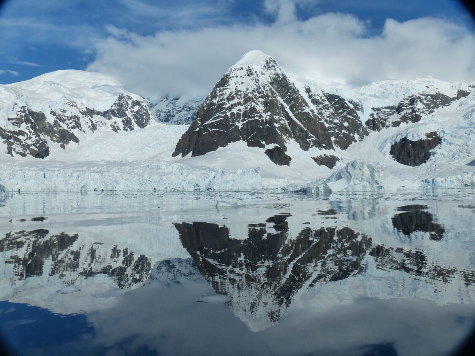 Panasonic Lumix DMC-FZ200 sample photo. Antarctic, reflection, snow photography