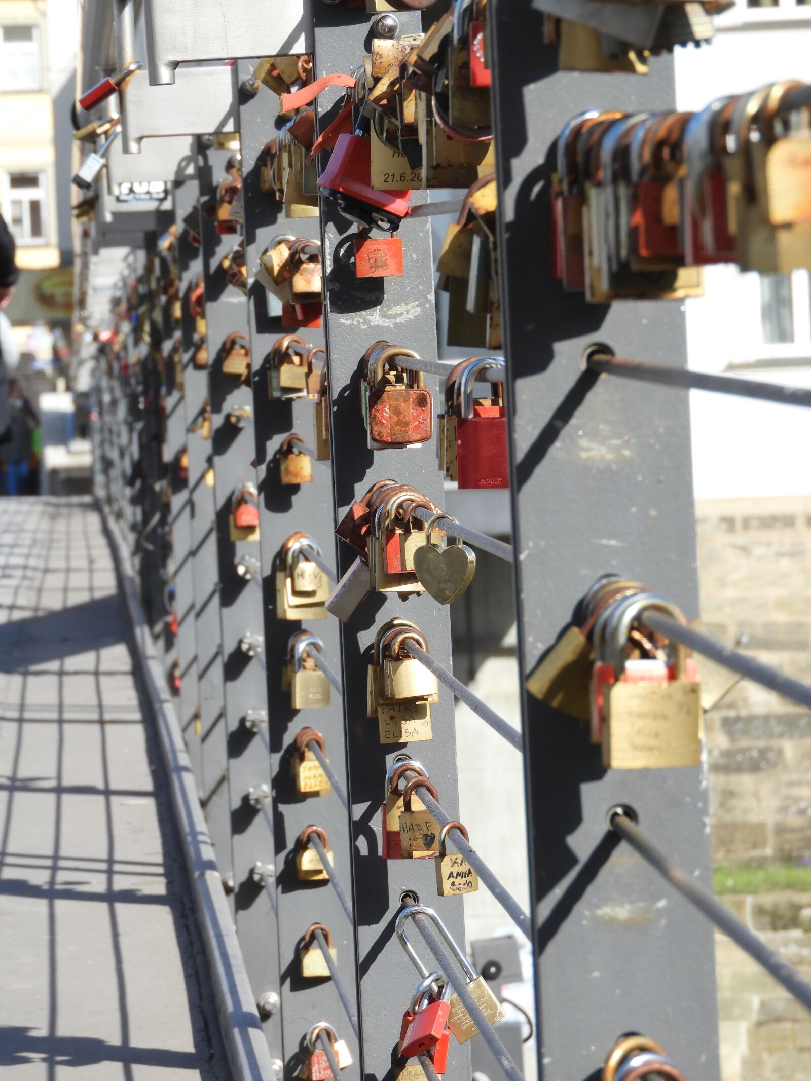 Nikon Coolpix B700 sample photo. Bridge, castle, padlock photography