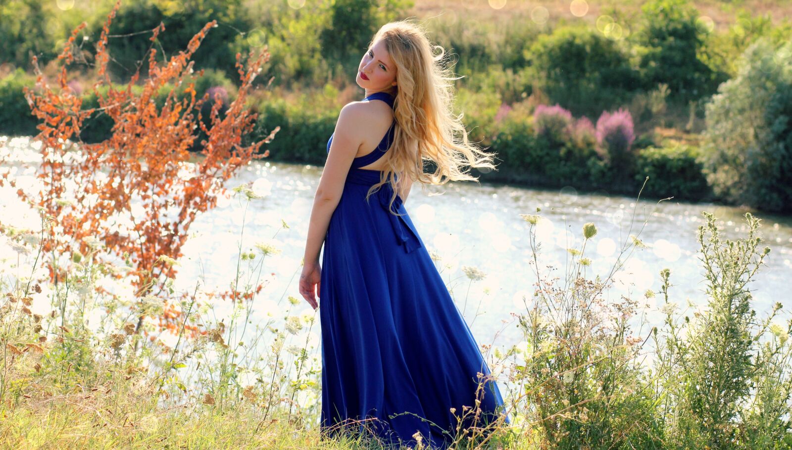 Canon EOS 700D (EOS Rebel T5i / EOS Kiss X7i) + Canon EF 85mm F1.8 USM sample photo. Girl, blonde, dress photography