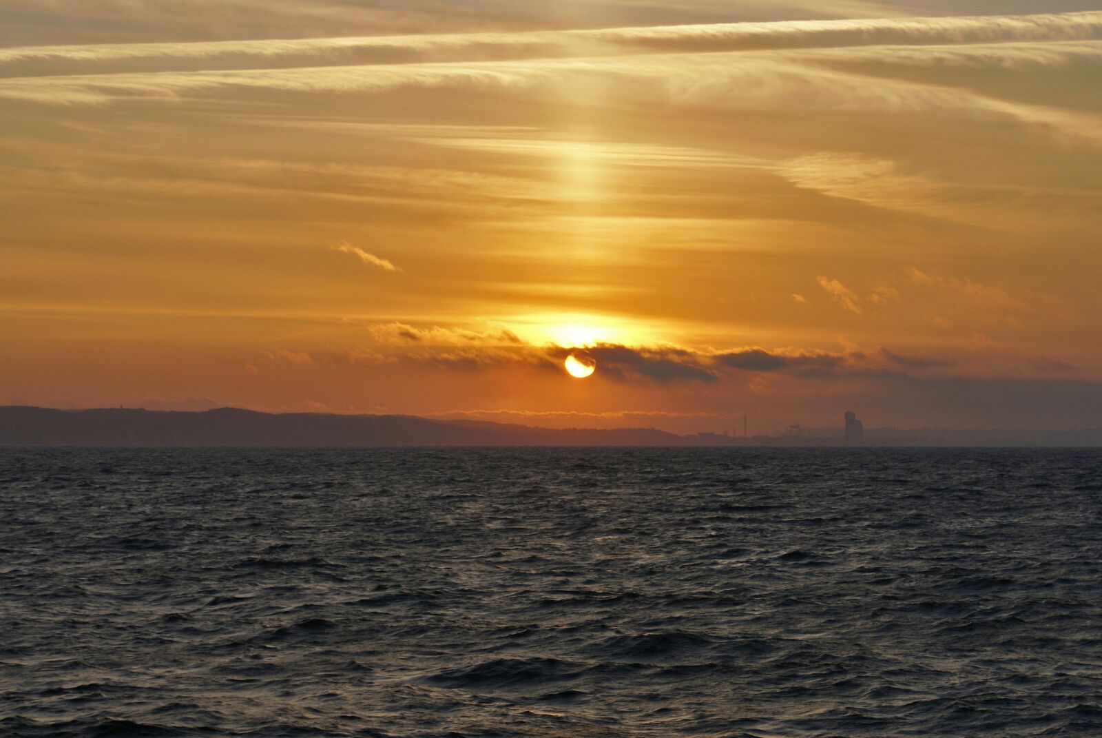 Sony Alpha DSLR-A100 sample photo. Sea, the horizon, west photography
