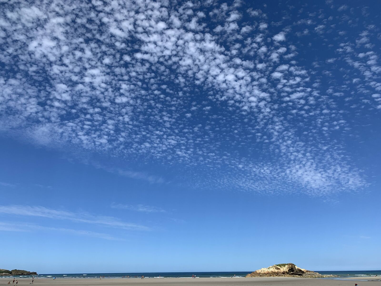 iPhone XR back camera 4.25mm f/1.8 sample photo. Summer, clouds, beach photography