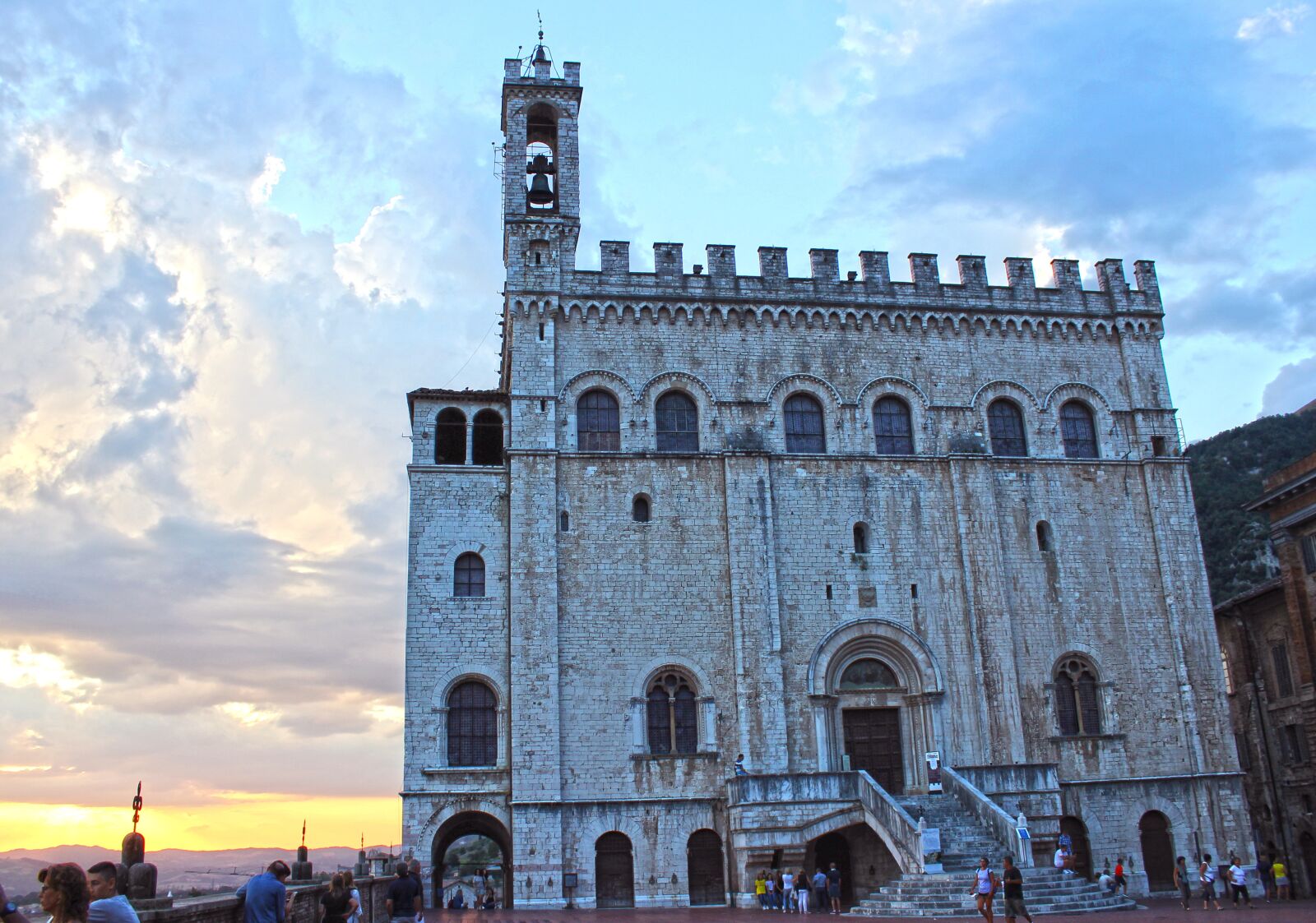 Canon EOS 550D (EOS Rebel T2i / EOS Kiss X4) sample photo. Umbria, gubbio, palazzo photography