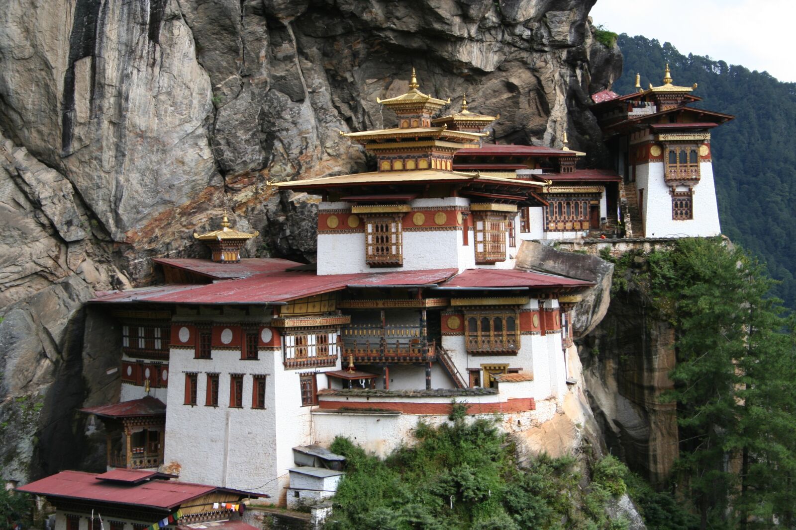 Canon EOS 350D (EOS Digital Rebel XT / EOS Kiss Digital N) sample photo. Tigers nest, monastery, bhutan photography