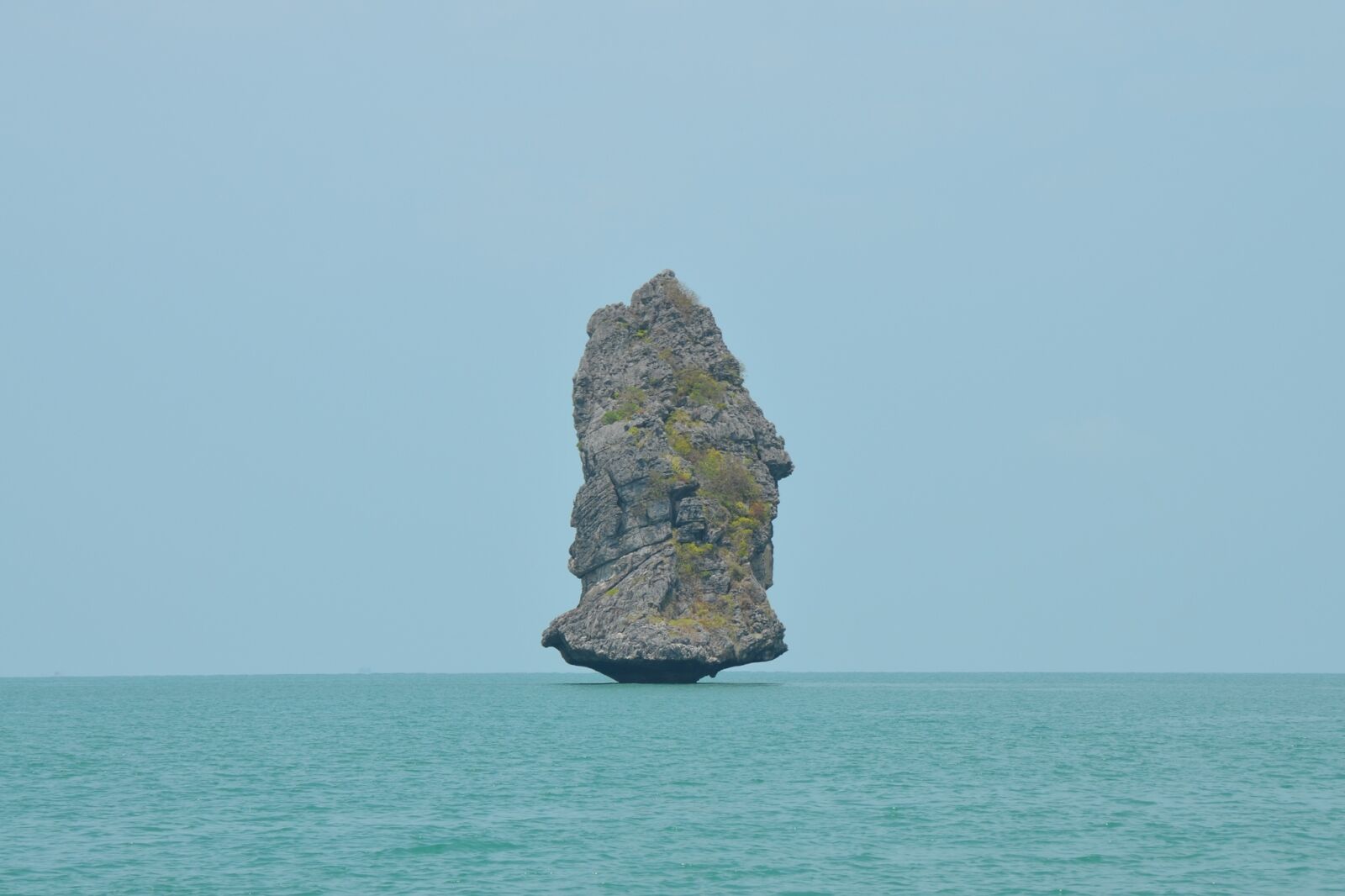 Nikon D5100 sample photo. James bond island, rock photography