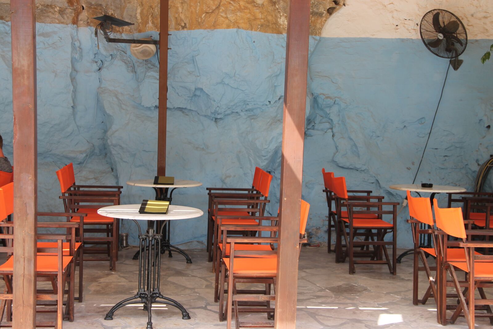 Canon EOS 1100D (EOS Rebel T3 / EOS Kiss X50) sample photo. Tavern, inn, greece photography