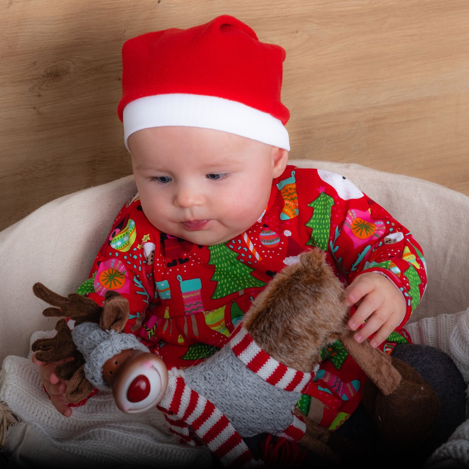 Fujifilm X-T2 + Fujifilm XF 56mm F1.2 R sample photo. Christmas, child, festival photography