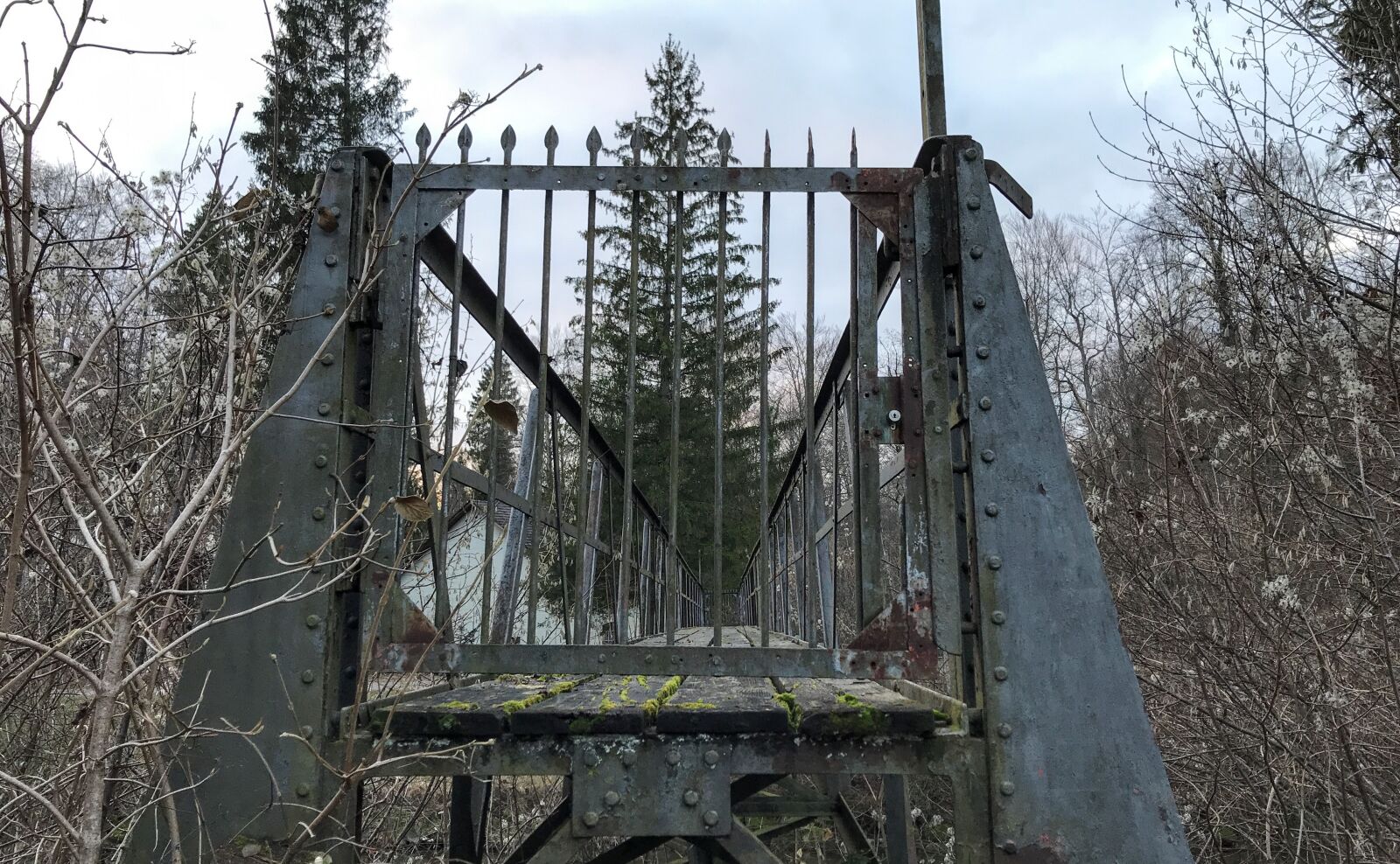iPhone 7 back camera 3.99mm f/1.8 sample photo. Bridge, lost place, steel photography