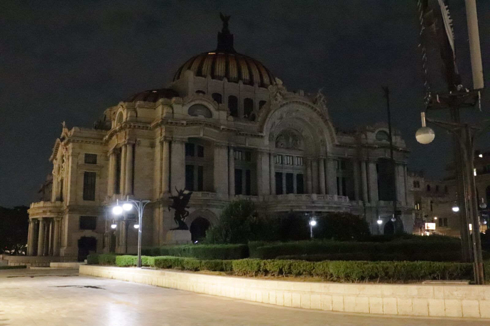 Canon EOS 200D (EOS Rebel SL2 / EOS Kiss X9) sample photo. Fine arts, palace, night photography