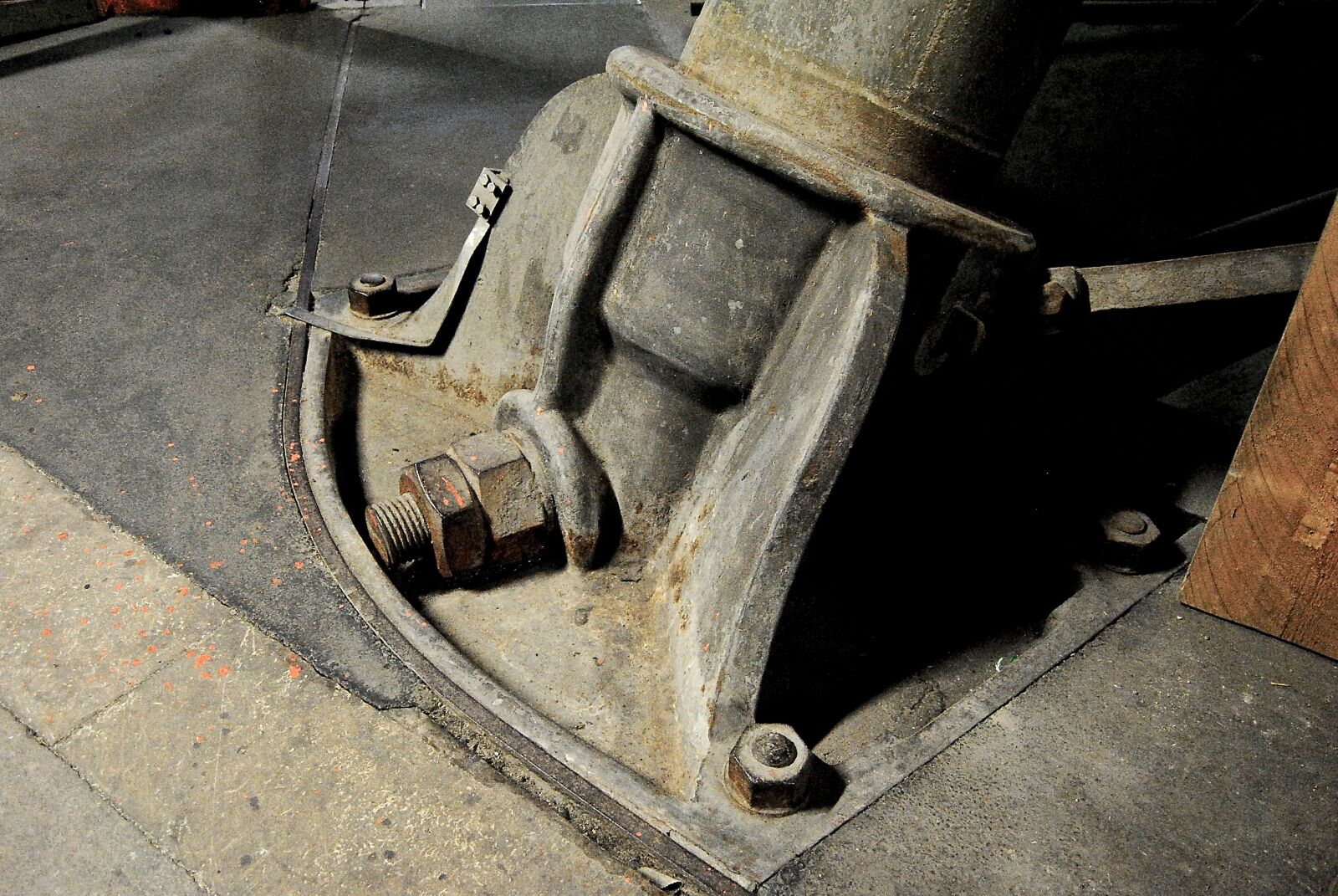 Nikon D3000 sample photo. Gland, screw nut, roof photography