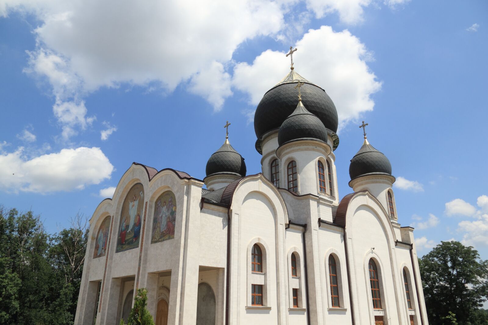 Canon EOS 550D (EOS Rebel T2i / EOS Kiss X4) sample photo. Moldavia, church, construction photography