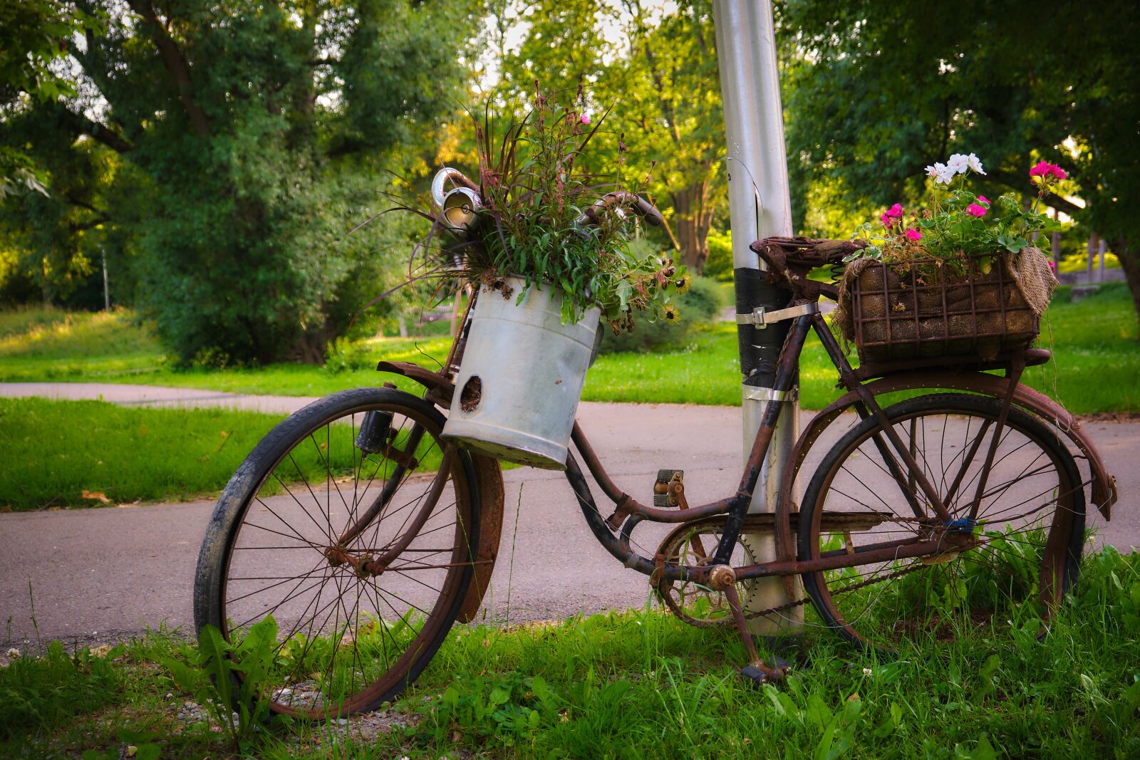 Fujifilm XF 18-55mm F2.8-4 R LM OIS sample photo. Bike, rust, old photography