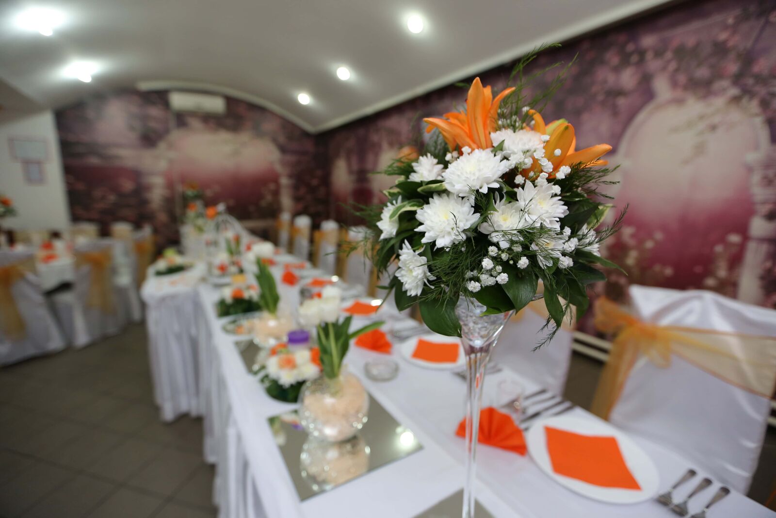 Canon EF 16-35mm F2.8L II USM sample photo. Elegant, vase, lily, dining photography