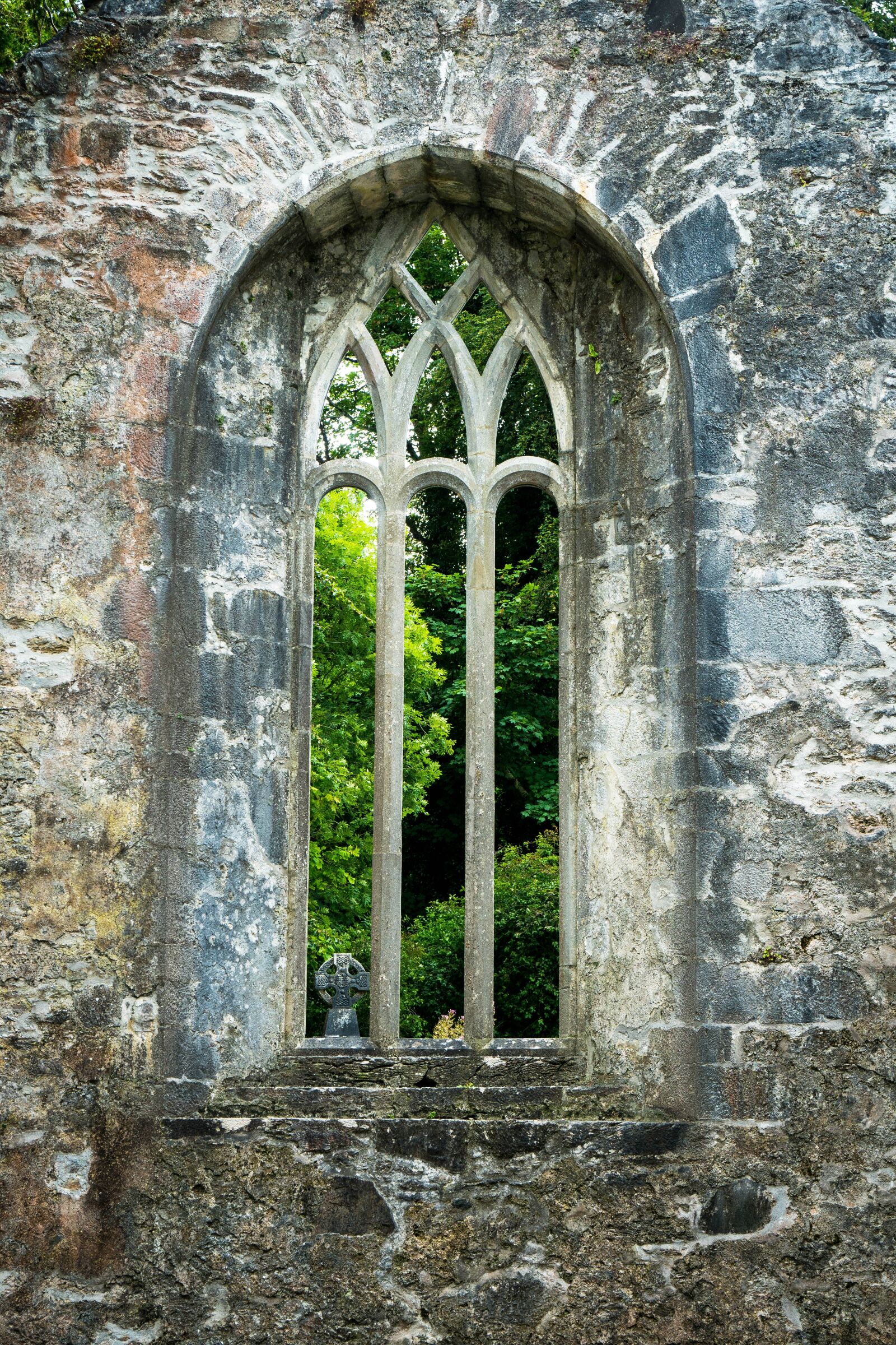 Sony a6500 + Sony Vario-Tessar T* E 16-70mm F4 ZA OSS sample photo. Muckross, ruin, ireland photography