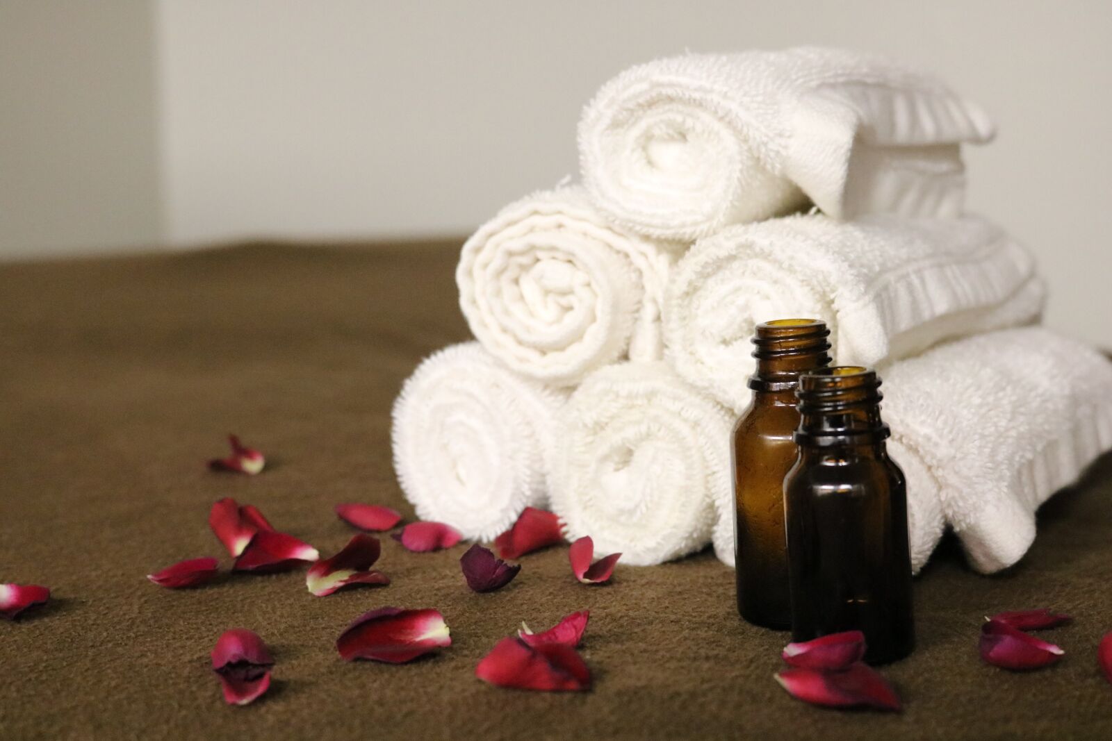 Canon EOS 750D (EOS Rebel T6i / EOS Kiss X8i) sample photo. Essential oils, spa, wellness photography