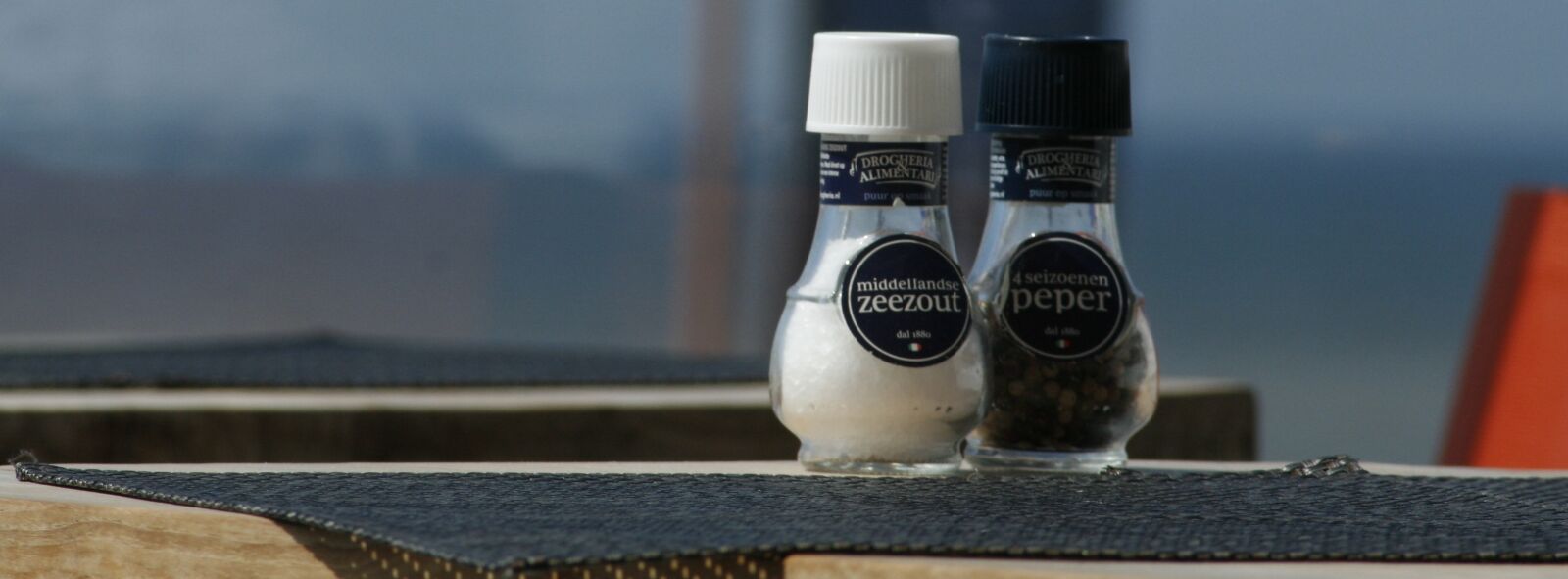 Canon EOS 400D (EOS Digital Rebel XTi / EOS Kiss Digital X) sample photo. Salt, pepper, spreader photography