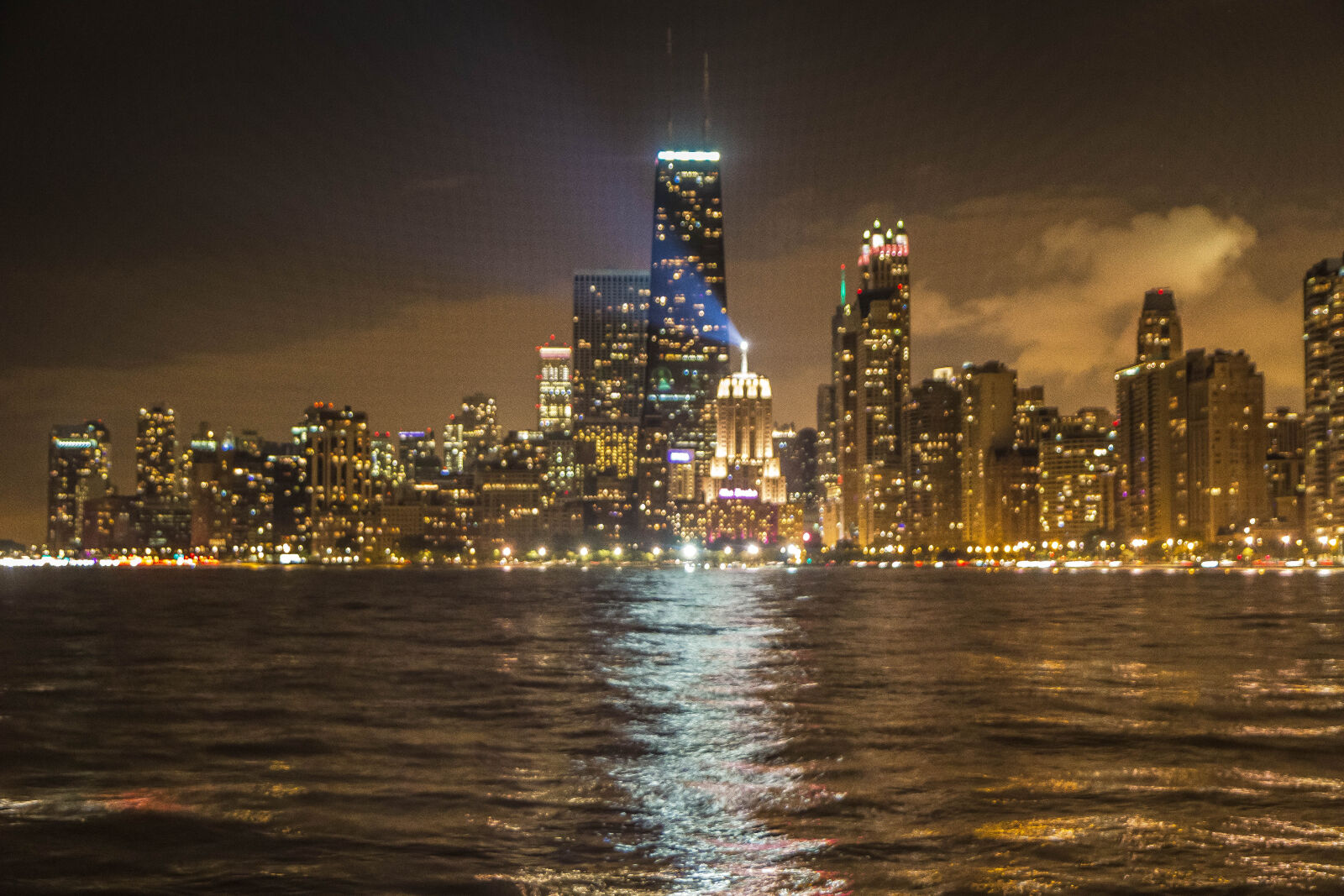 Canon EF-S 17-55mm F2.8 IS USM sample photo. Beacon, chicago, city, city photography