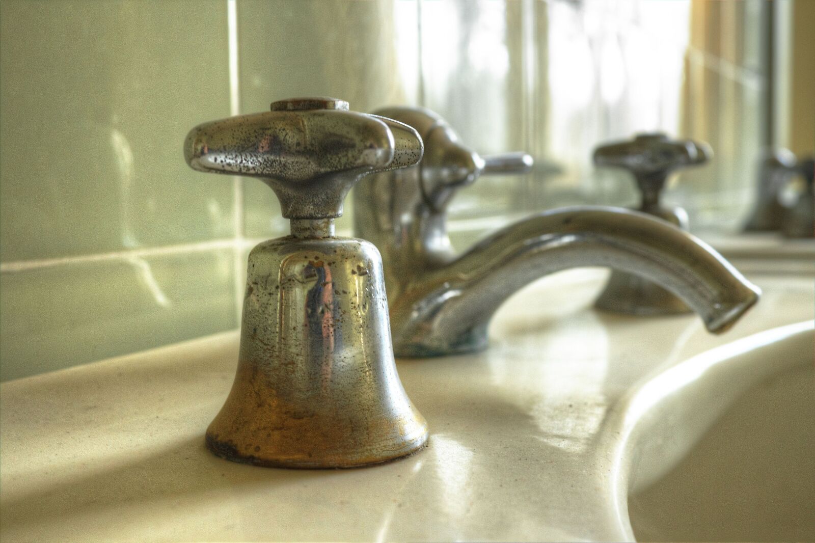 Canon EOS 600D (Rebel EOS T3i / EOS Kiss X5) sample photo. Wasser, wasserhahn, badezimmer photography