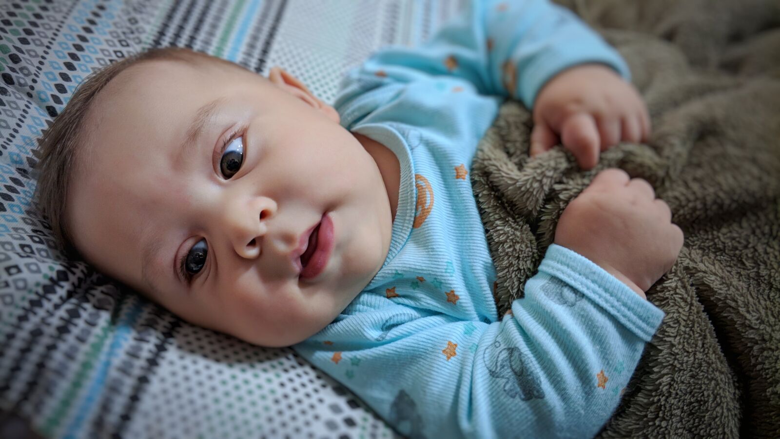 OnePlus 5T sample photo. Baby, child, care photography