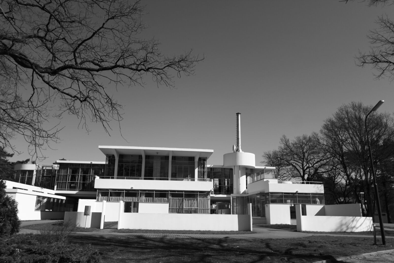 Canon EOS 500D (EOS Rebel T1i / EOS Kiss X3) sample photo. Sunbeam, figtree, architecture photography